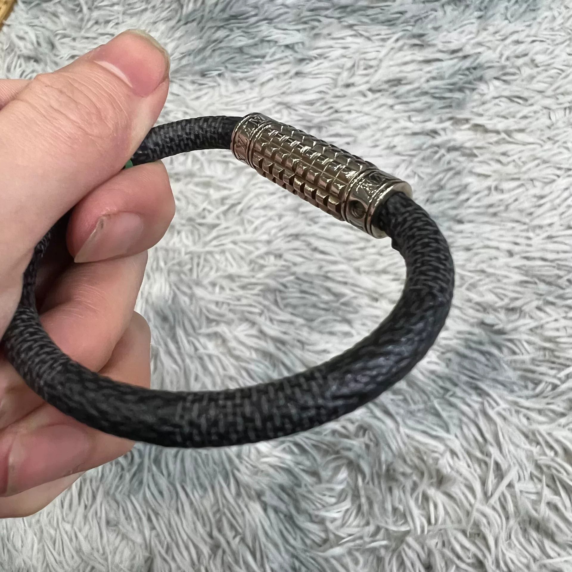 Louis Vuitton LV Bracelet Size ONE SIZE - 3 Thumbnail
