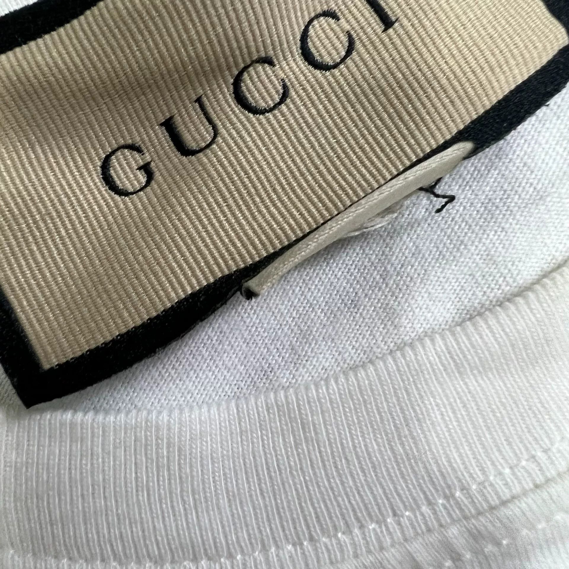 Gucci Gucci Colorful Sequin Short-Sleeve T-Shirt Size XS / US 0-2 / IT 36-38 - 2 Thumbnail