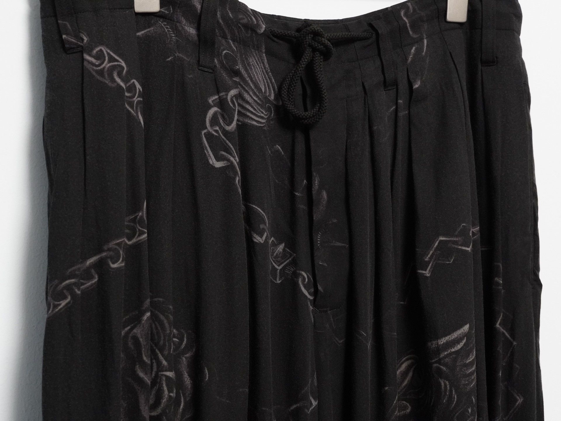 Yohji Yamamoto Yohji Yamamoto 2019AW 24 Pleat Rayon Pants Size US 28 / EU 44 - 3 Thumbnail