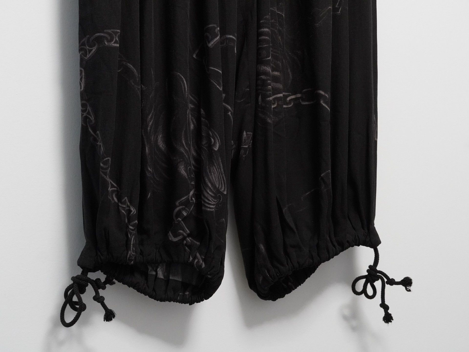 Yohji Yamamoto Yohji Yamamoto 2019AW 24 Pleat Rayon Pants Size US 28 / EU 44 - 4 Thumbnail