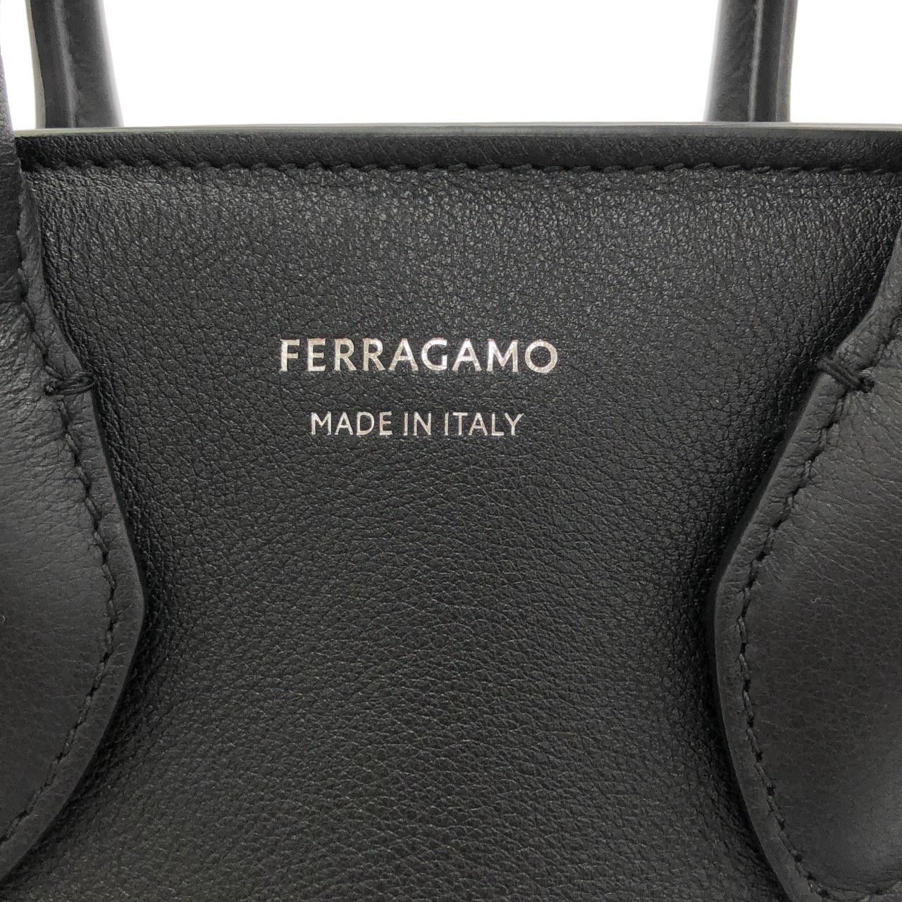 Salvatore Ferragamo Salvatore Ferragamo Salvatore Ferragamo Leather Shoulder Bag Leather Crossbody Bag 24 1681 DUTY FREE for USA Size ONE SIZE - 7 Thumbnail