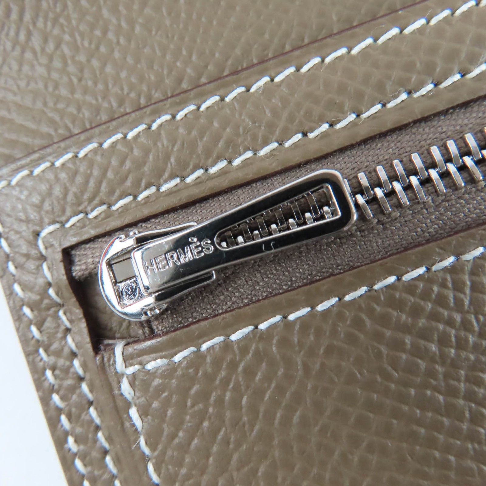 Hermes Hermes Hermes BeBop Calfskin Long Wallet Leather Long Wallet Stamp W (2024) DUTY FREE for USA Size ONE SIZE - 9 Thumbnail