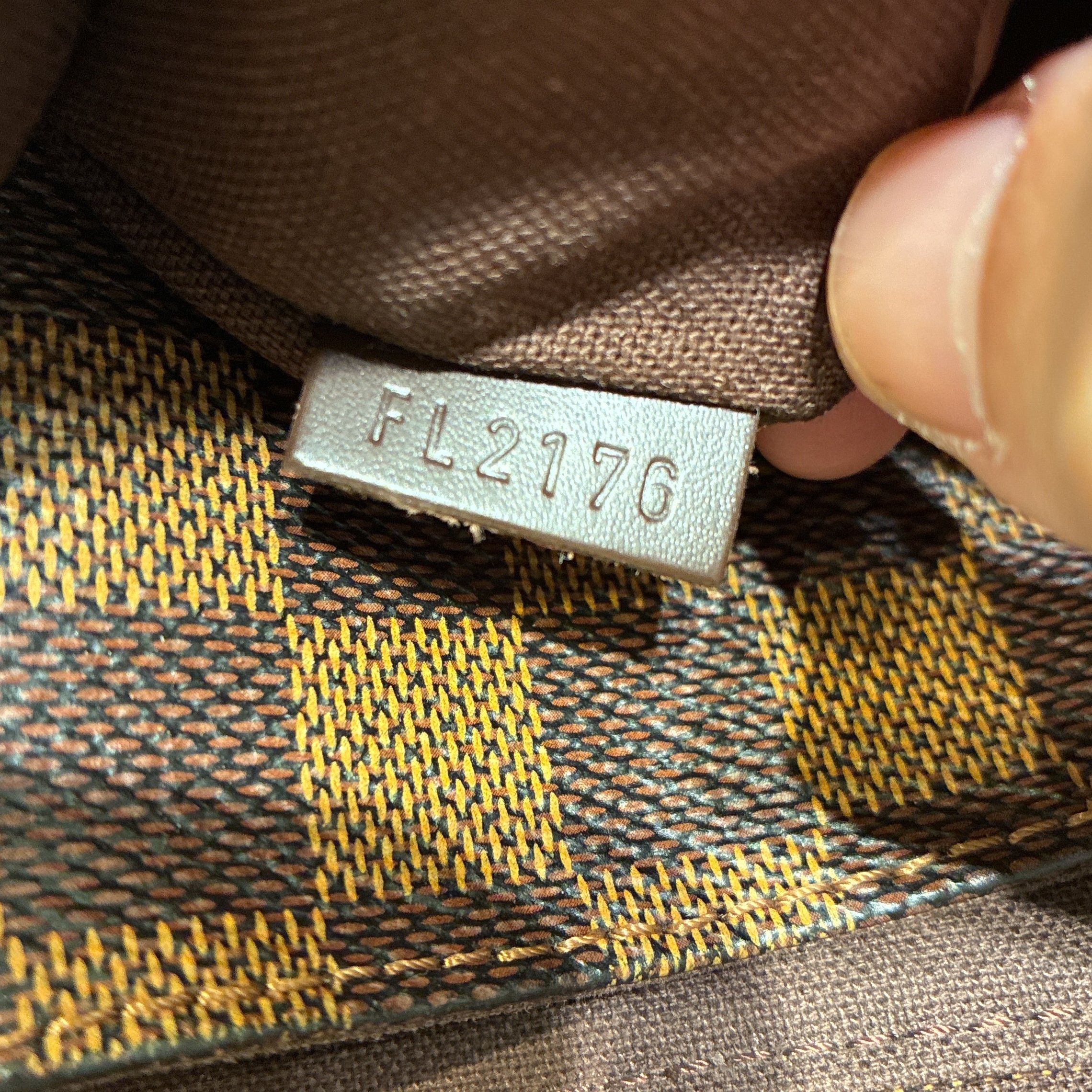 Louis Vuitton District Messenger Bag Size ONE SIZE - 7 Thumbnail