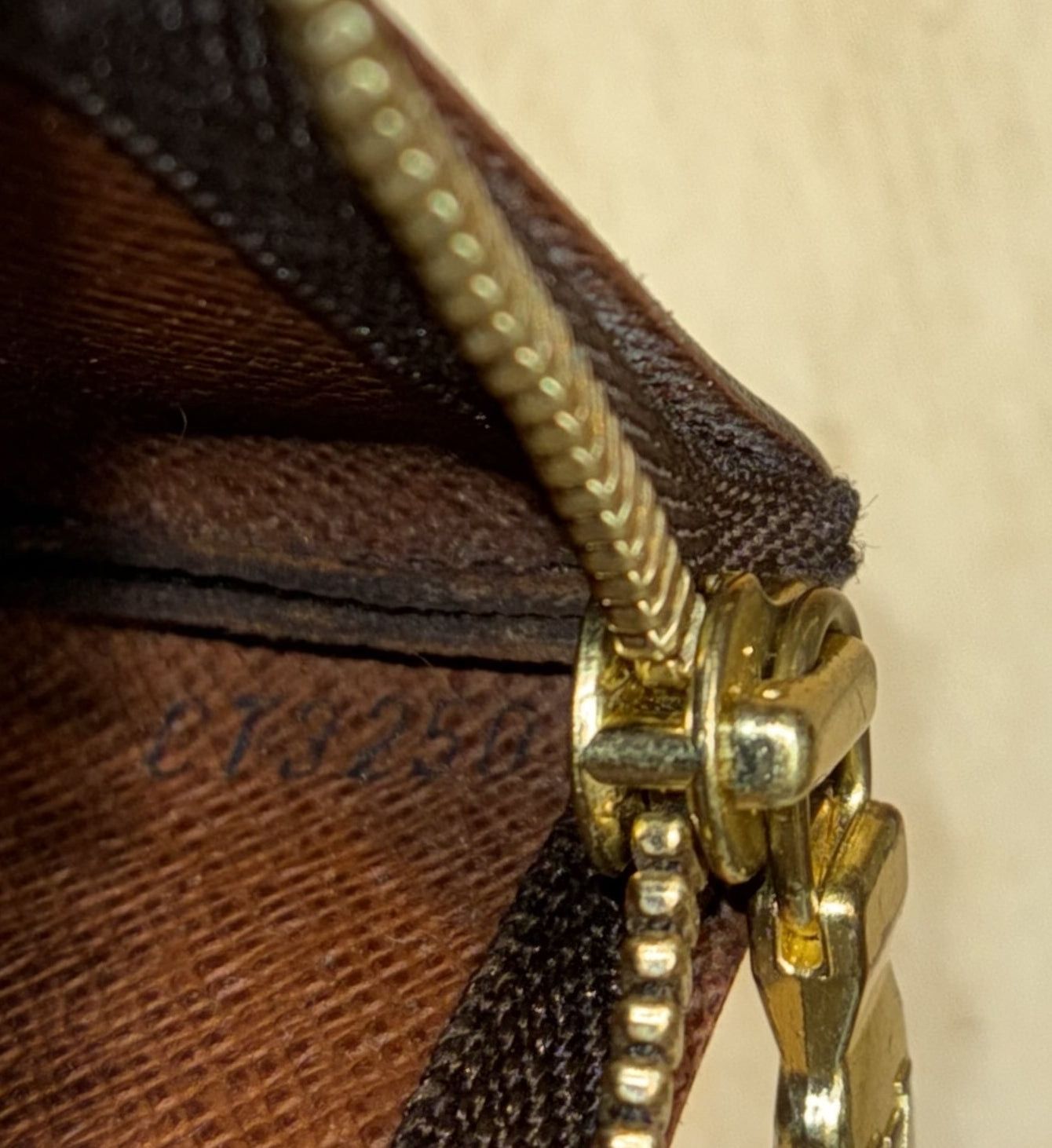 Louis Vuitton Key Pouch Size ONE SIZE - 9 Thumbnail