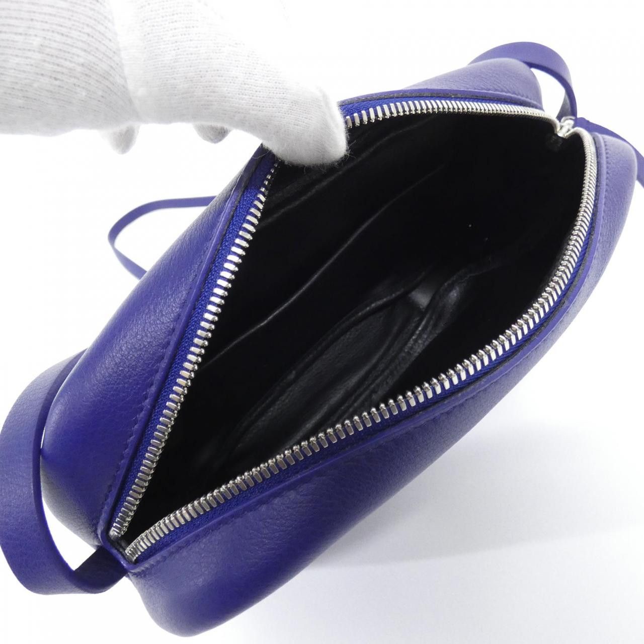 Balenciaga Balenciaga Balenciaga Everyday Camera Bag Leather Shoulder Bag Leather Shoulder Bag 489812D6W9N DUTY FREE for USA Size ONE SIZE - 8 Thumbnail
