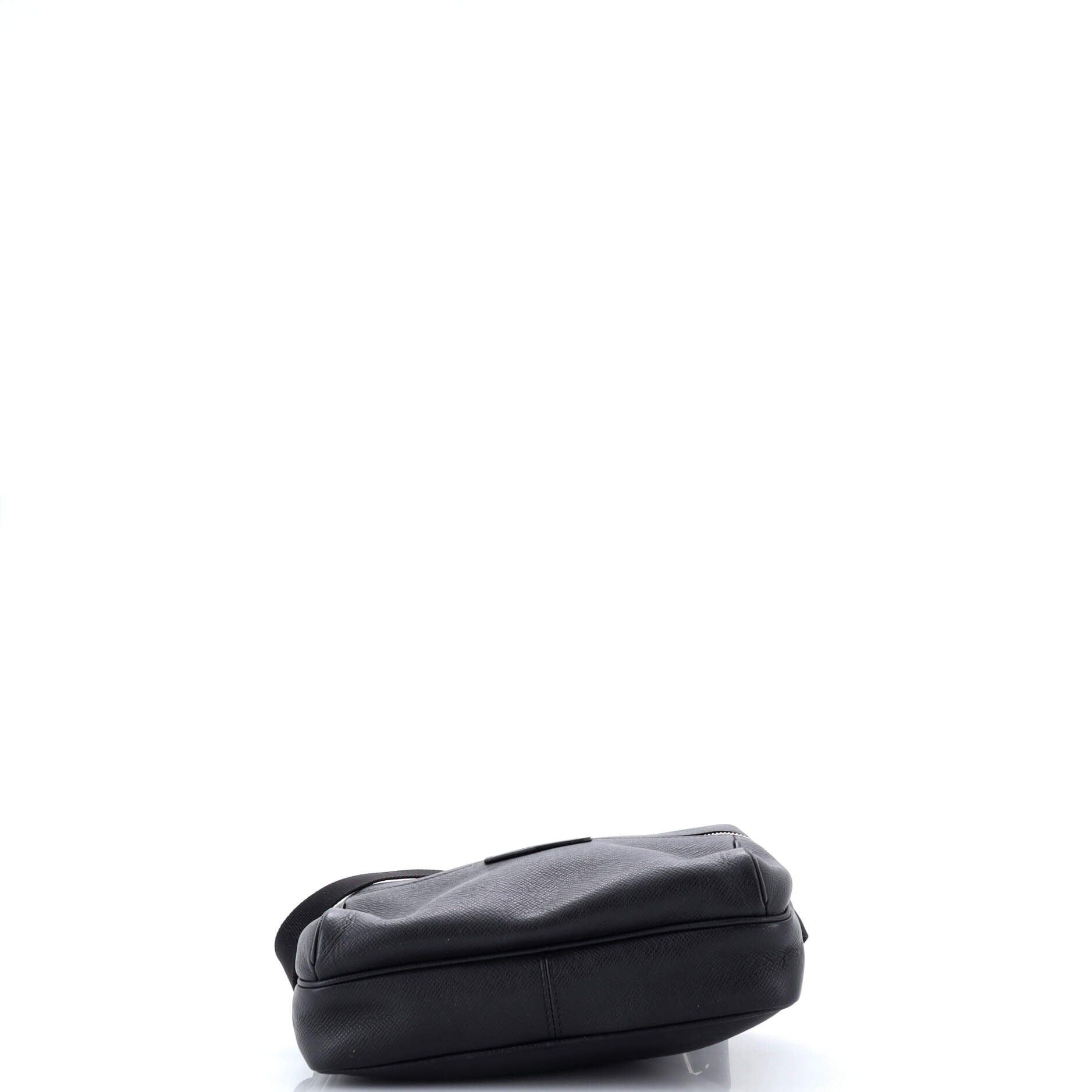 Louis Vuitton Outdoor Messenger Bag Size ONE SIZE - 4 Thumbnail