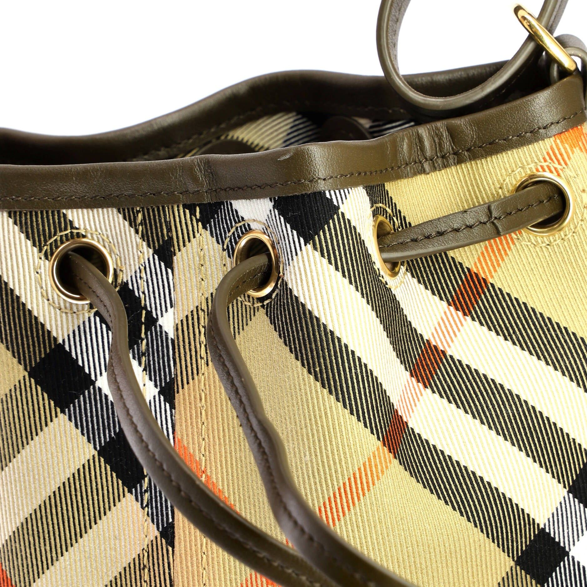 Burberry Wristlet Bucket Bag Size ONE SIZE - 6 Thumbnail