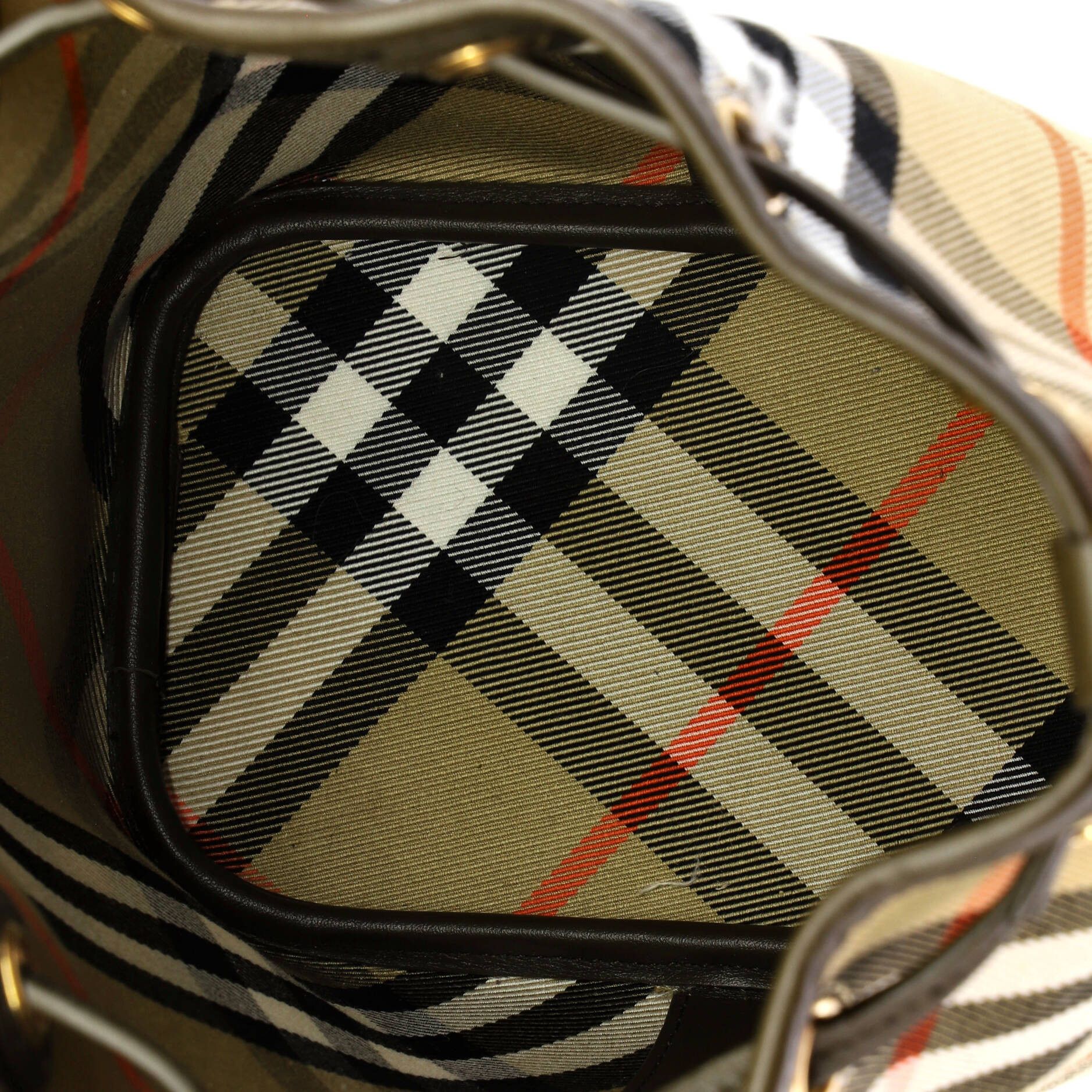 Burberry Wristlet Bucket Bag Size ONE SIZE - 5 Thumbnail
