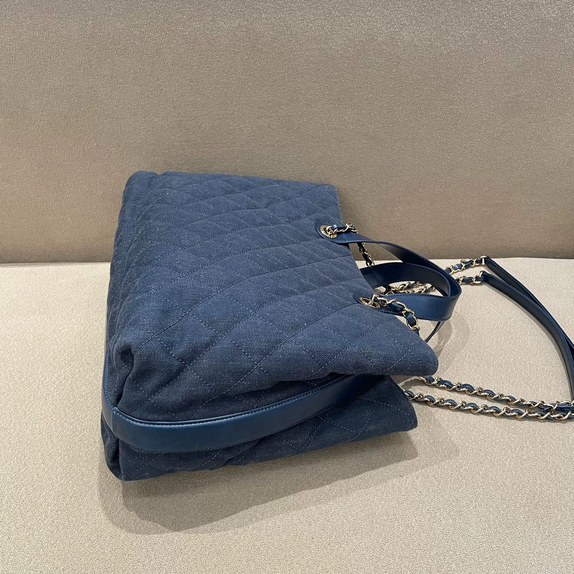 Chanel Pre-loved Bag Very good condition Size ONE SIZE - 5 Thumbnail