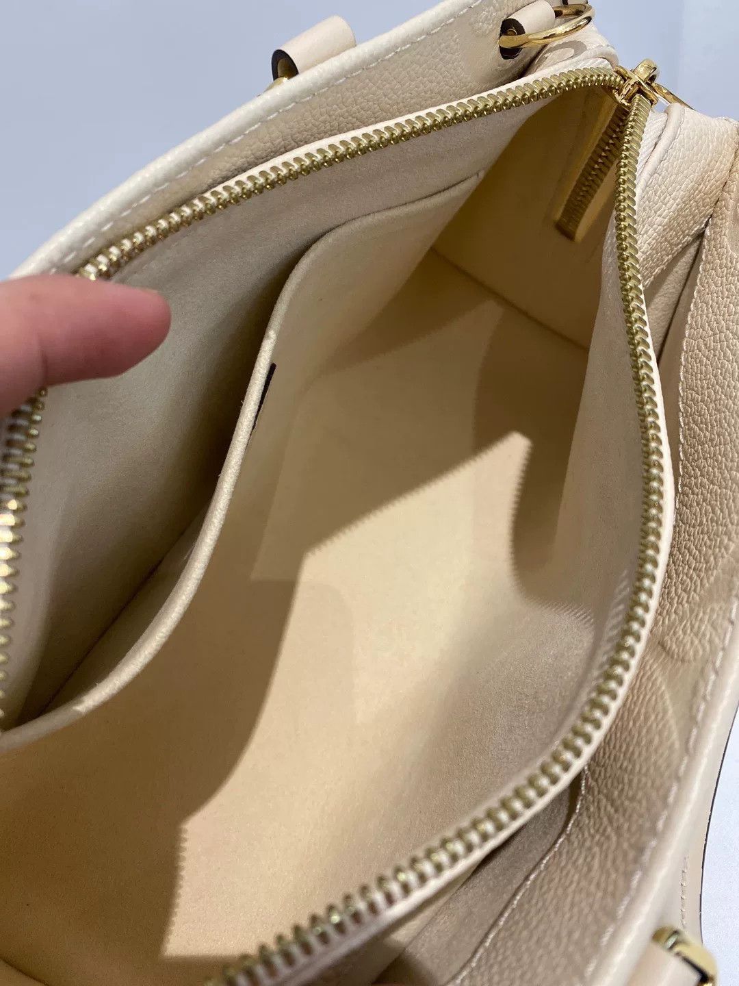 Louis Vuitton Pre-loved Bag Very good condition Size ONE SIZE - 5 Thumbnail