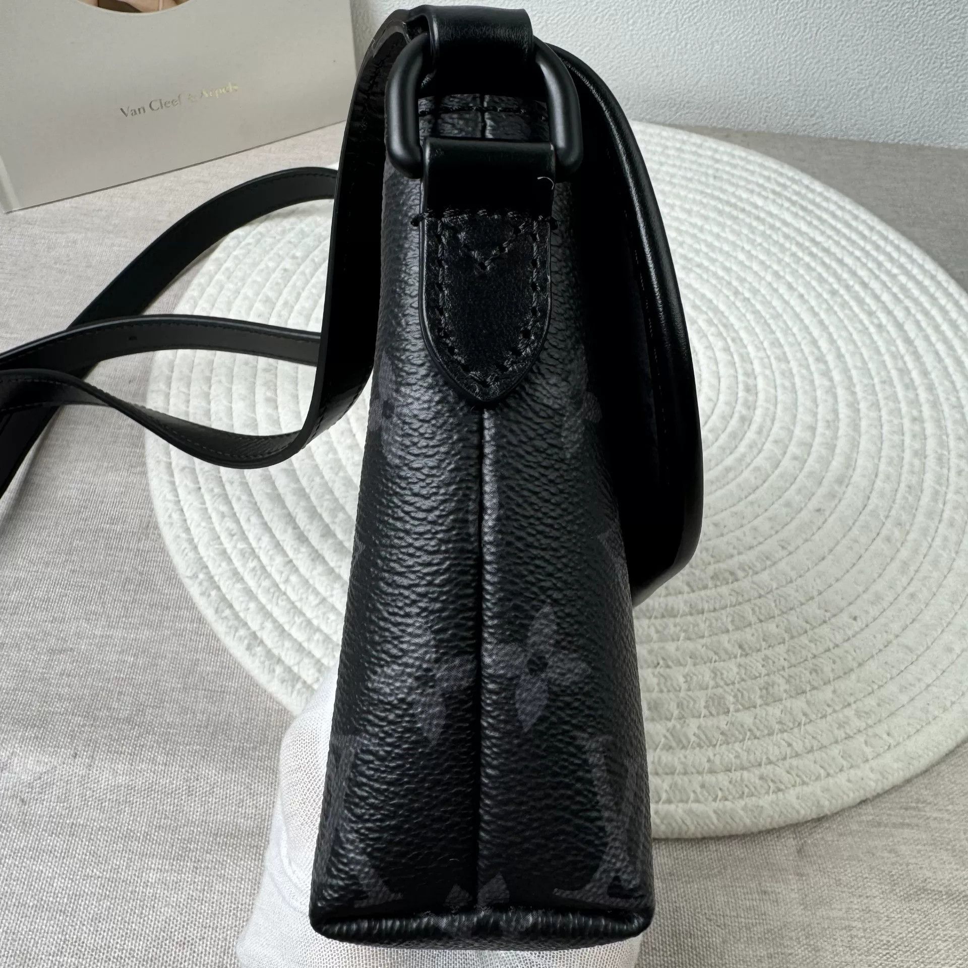Louis Vuitton Pre-loved Bag Very good condition Size ONE SIZE - 5 Thumbnail