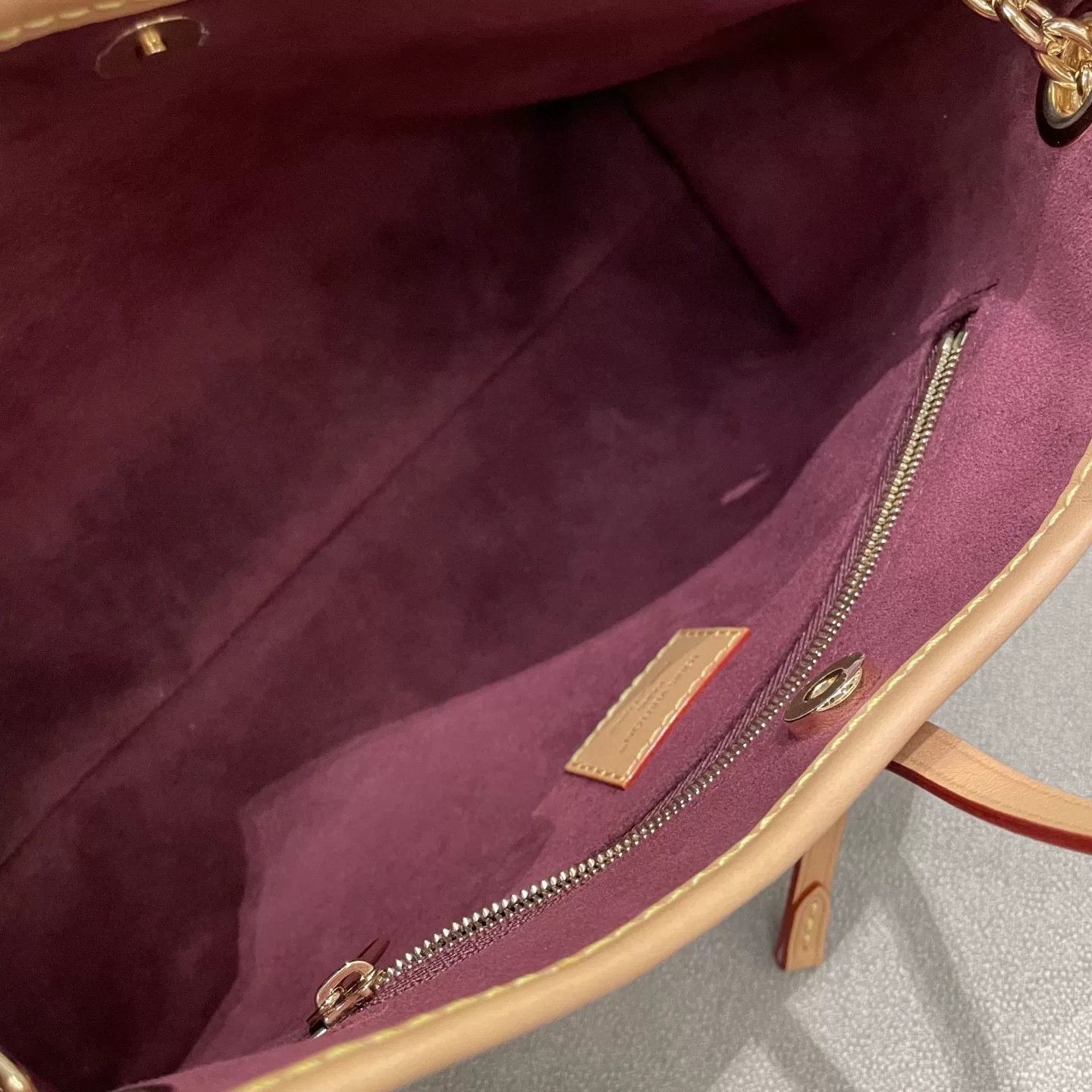 Louis Vuitton Pre-loved Bag Very good condition Size ONE SIZE - 7 Thumbnail