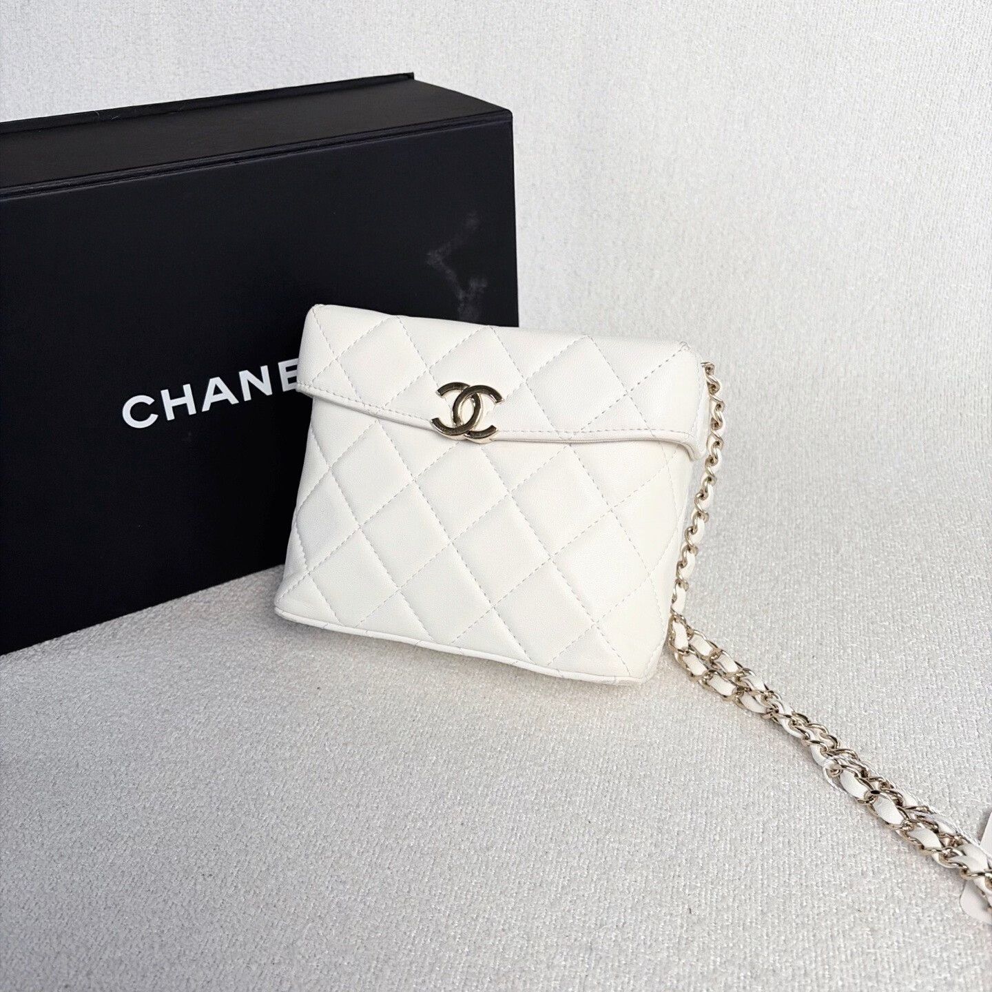 Chanel Pre-loved Bag Very good condition Size ONE SIZE - 4 Thumbnail