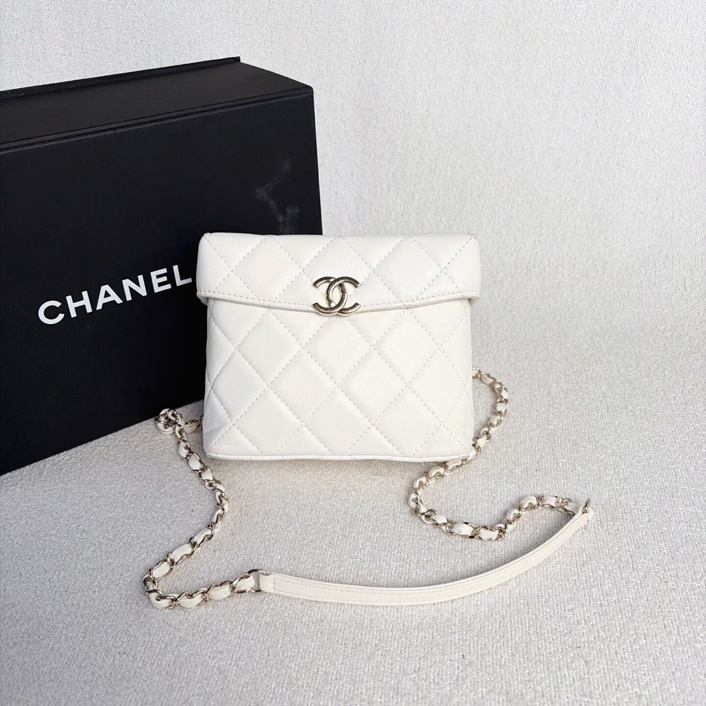 Chanel Pre-loved Bag Very good condition Size ONE SIZE - 2 Thumbnail