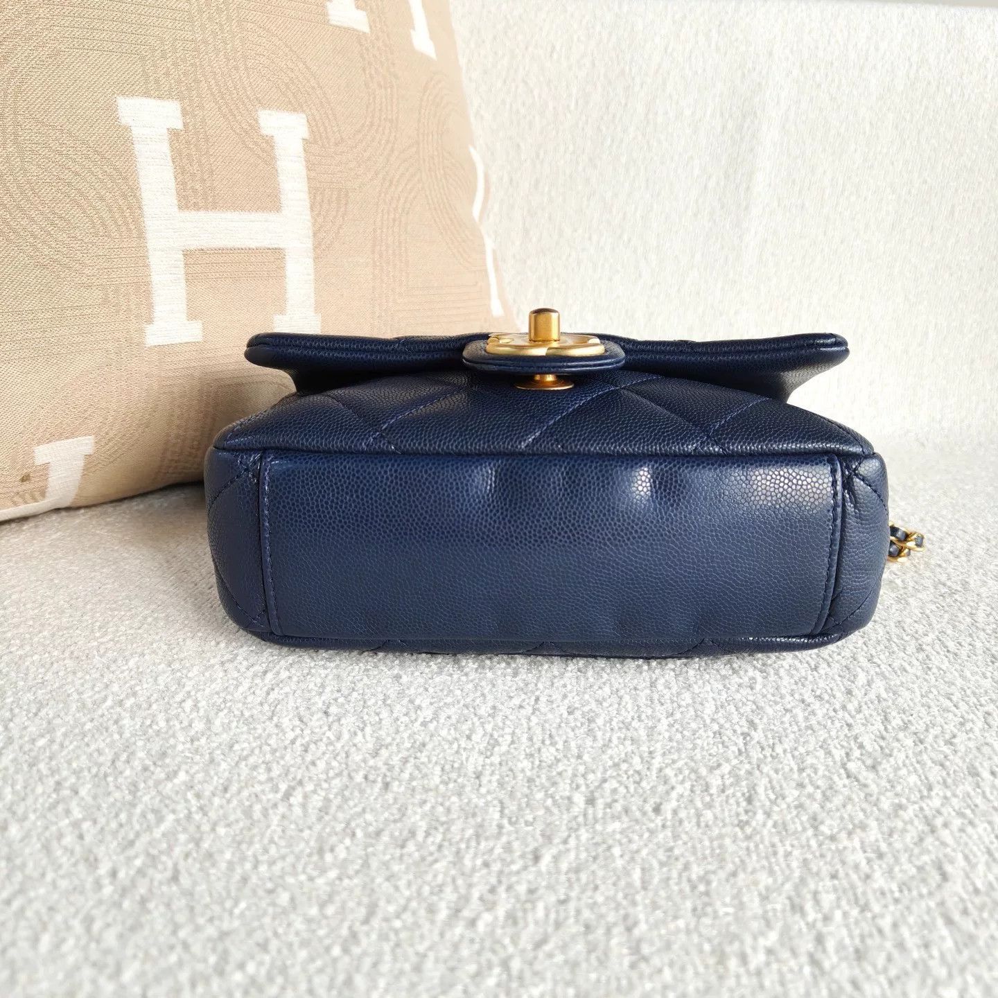 Chanel Pre-loved Bag Very good condition Size ONE SIZE - 5 Thumbnail