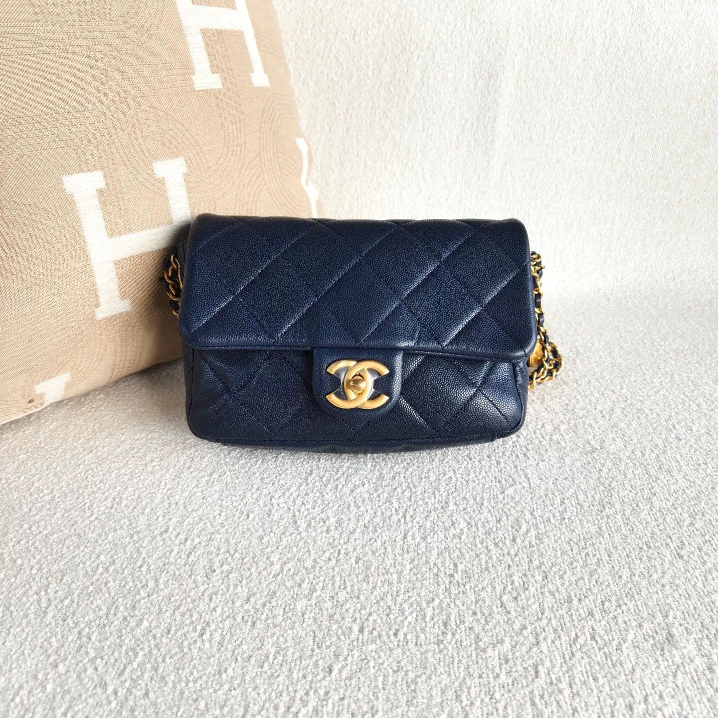Chanel Pre-loved Bag Very good condition Size ONE SIZE - 2 Thumbnail