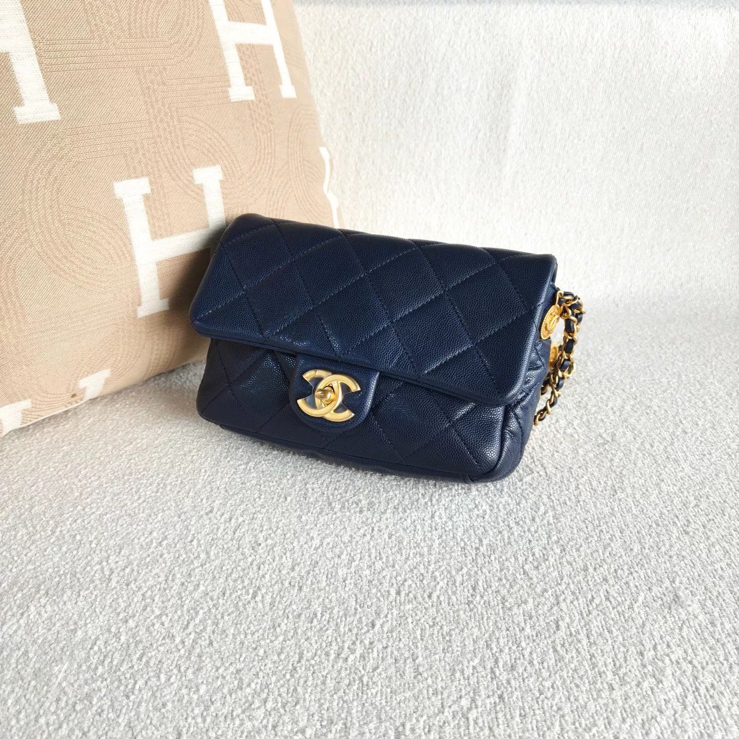 Chanel Pre-loved Bag Very good condition Size ONE SIZE - 4 Thumbnail