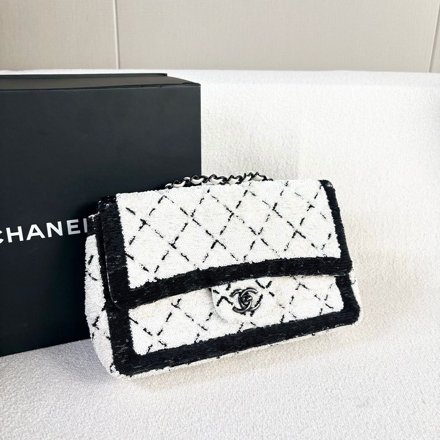 Chanel Pre-loved Bag Very good condition Size ONE SIZE - 4 Thumbnail