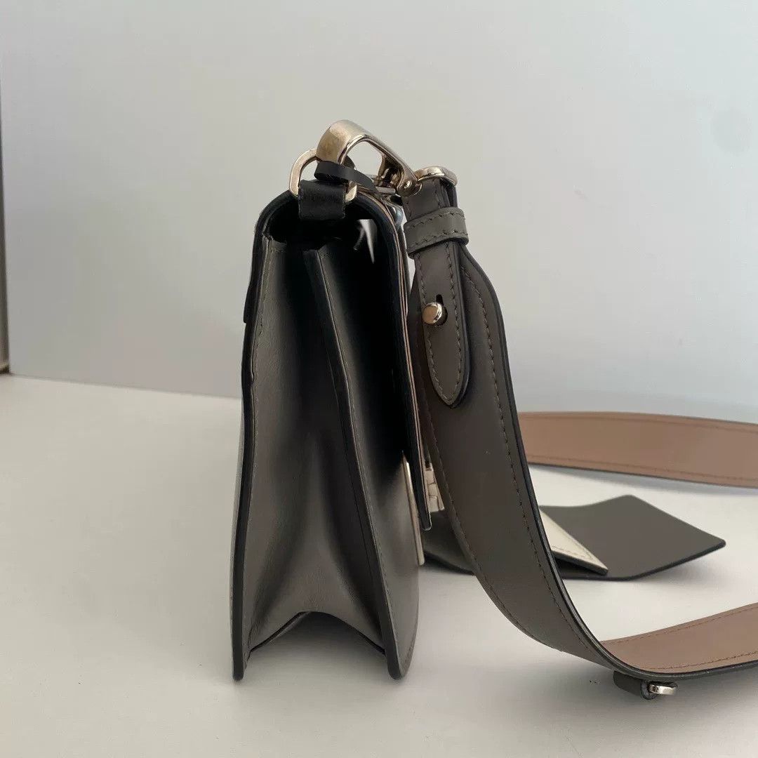 Prada Pre-loved Bag Very good condition Size ONE SIZE - 4 Thumbnail