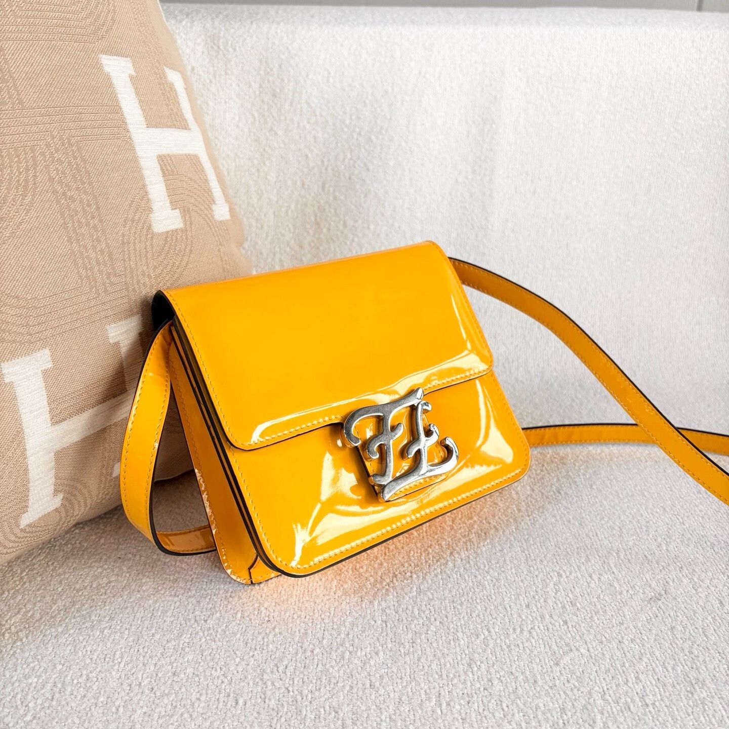 Fendi Pre-loved Bag Very good condition Size ONE SIZE - 4 Thumbnail