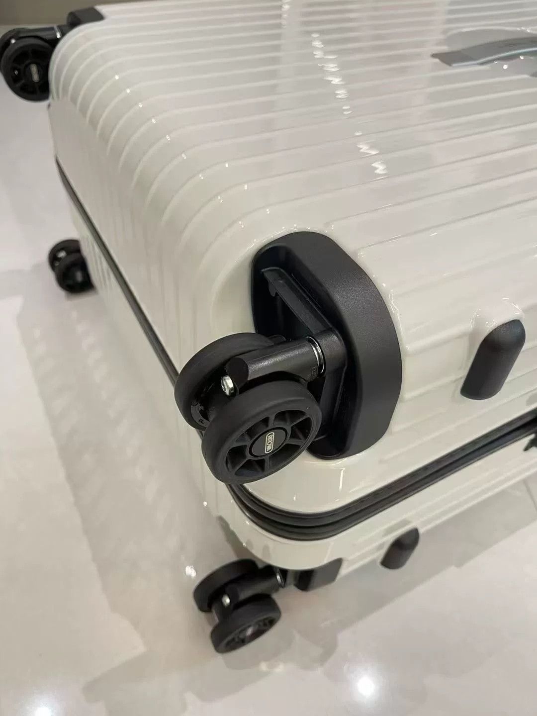 Rimowa Pre-loved Bag Brand new condition Size ONE SIZE - 4 Thumbnail