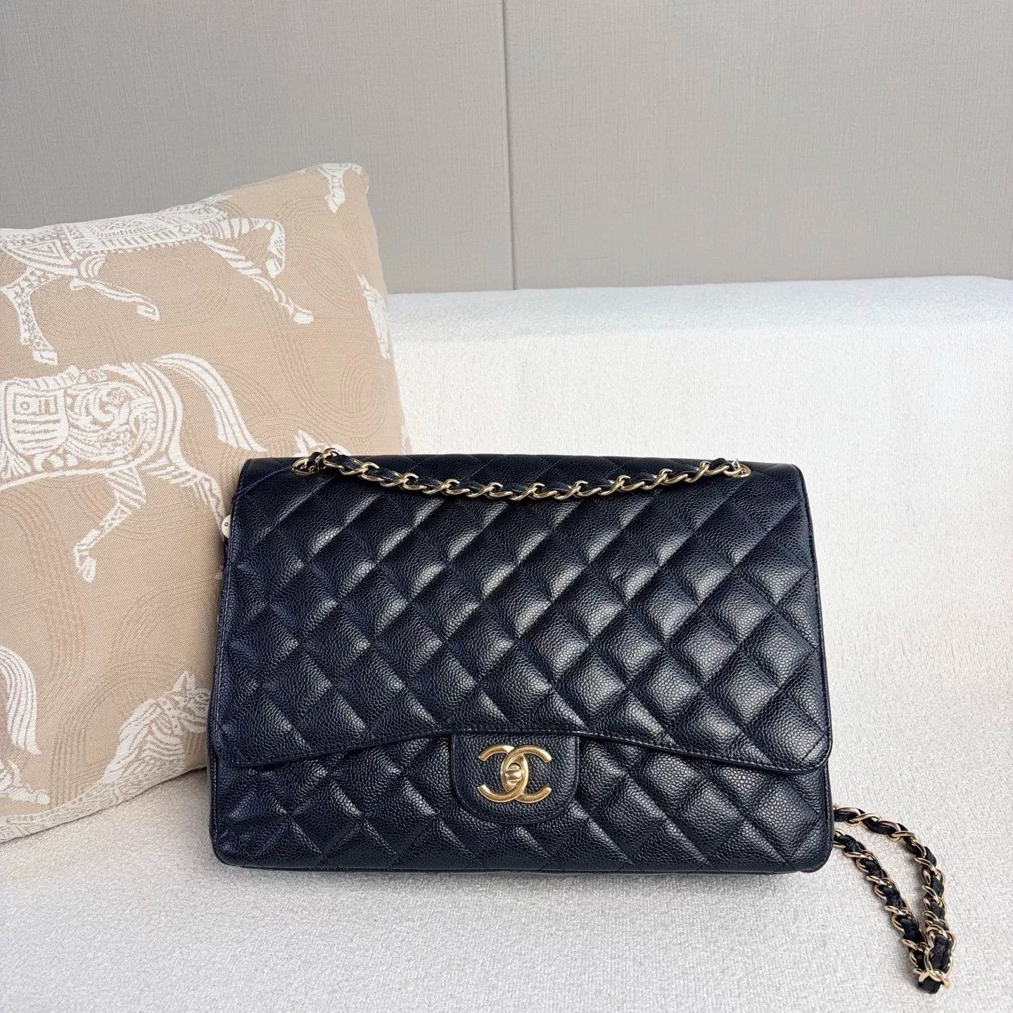 Chanel Pre-loved Bag Very good condition Size ONE SIZE - 2 Thumbnail