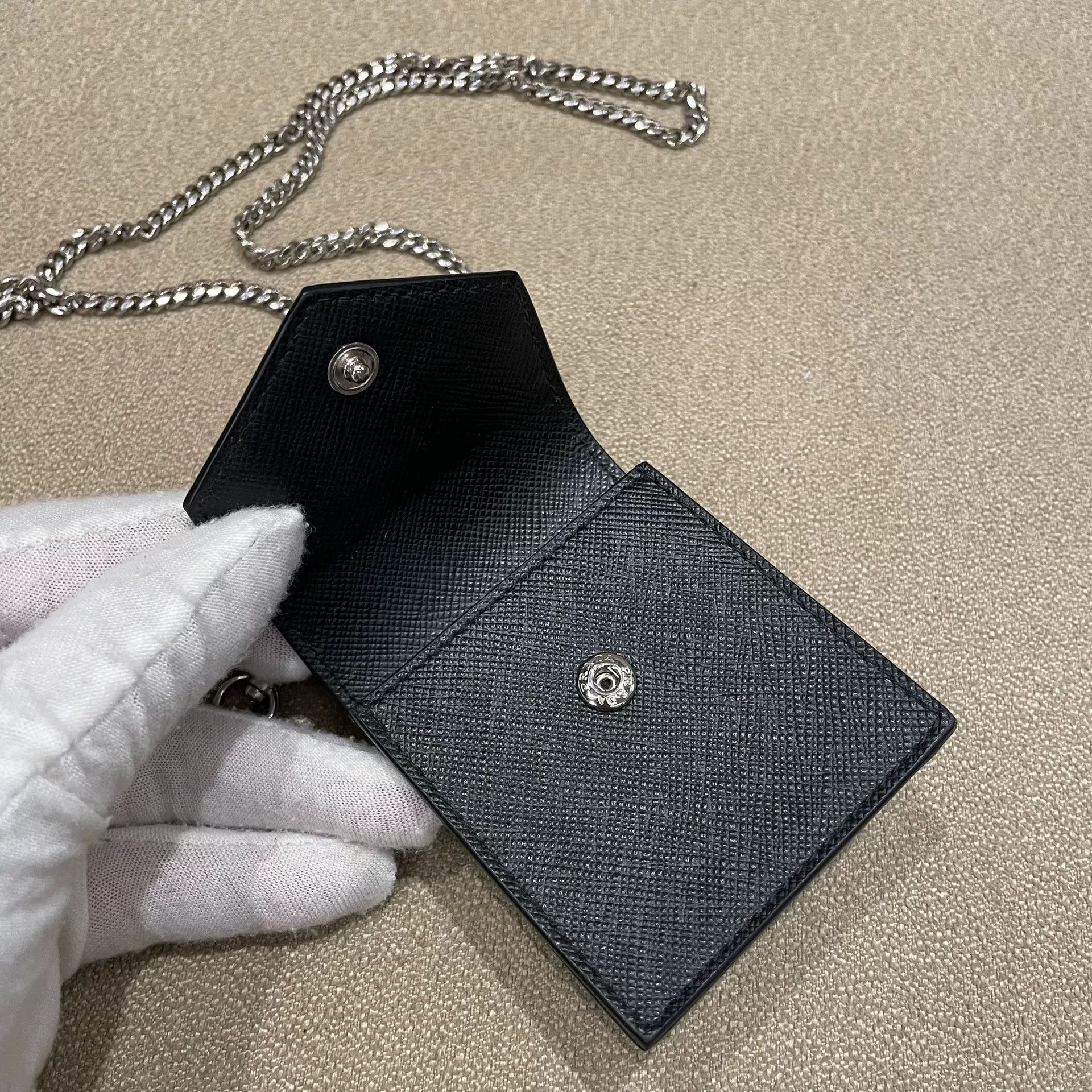 Prada Pre-loved Bag Very good condition Size ONE SIZE - 7 Thumbnail