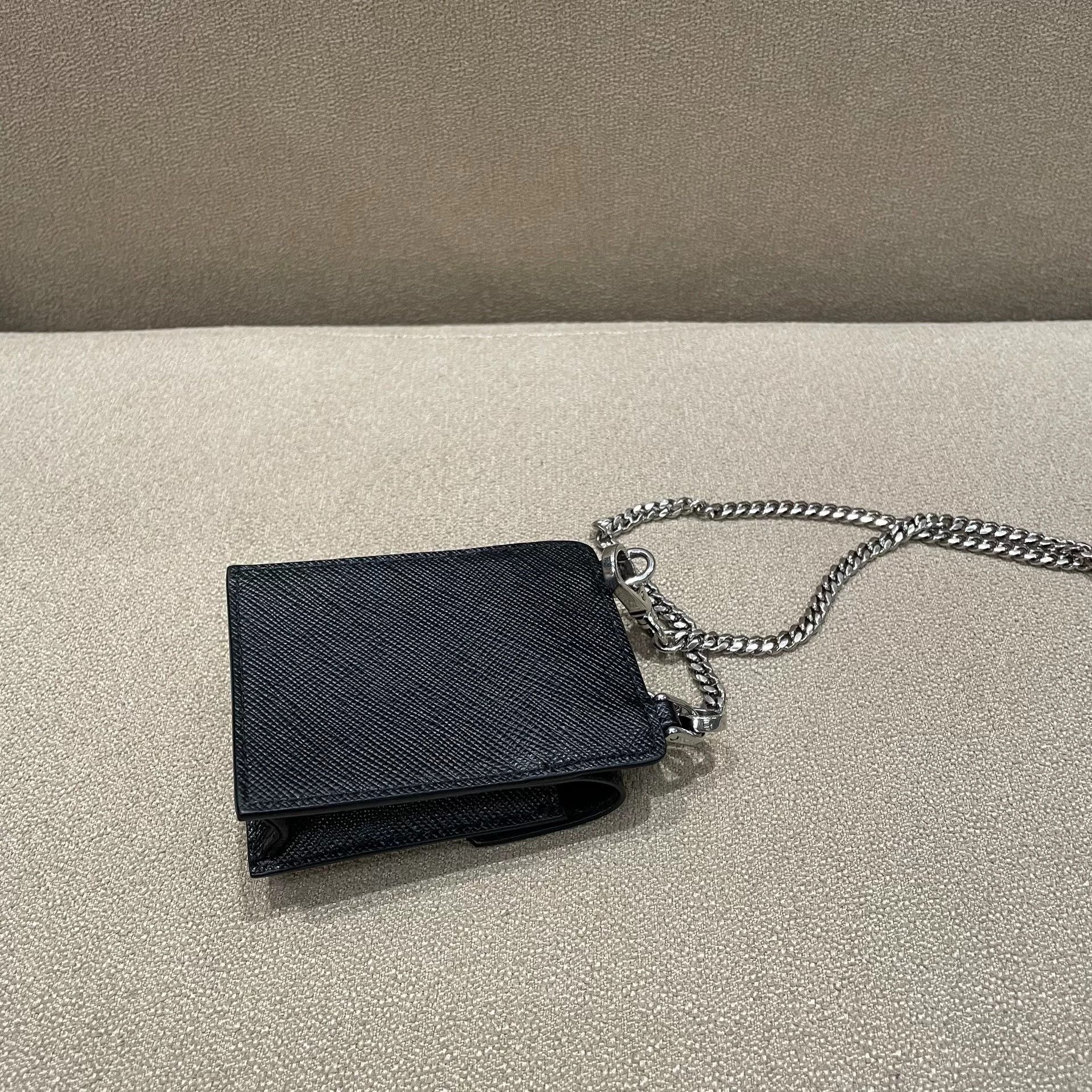 Prada Pre-loved Bag Very good condition Size ONE SIZE - 5 Thumbnail