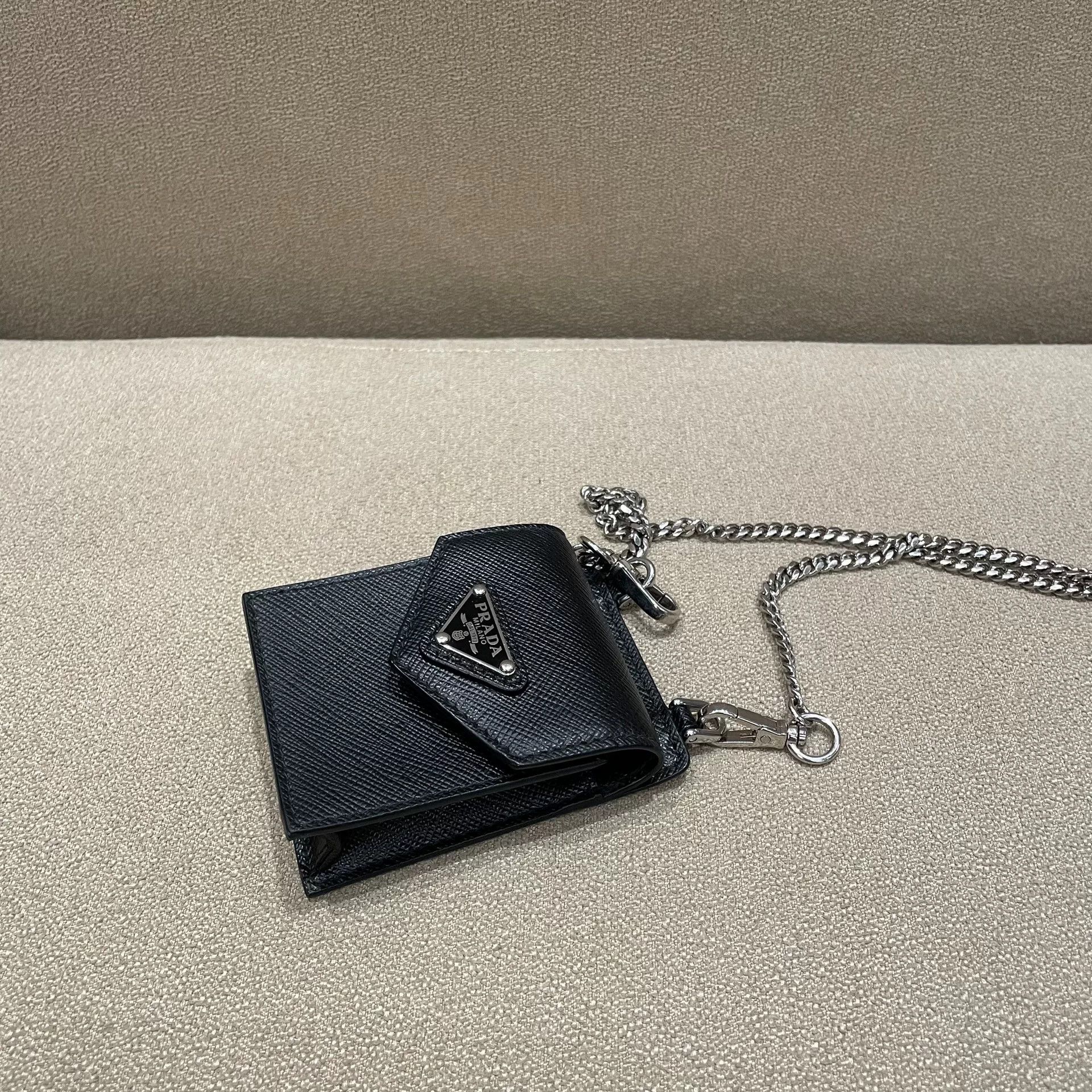 Prada Pre-loved Bag Very good condition Size ONE SIZE - 4 Thumbnail