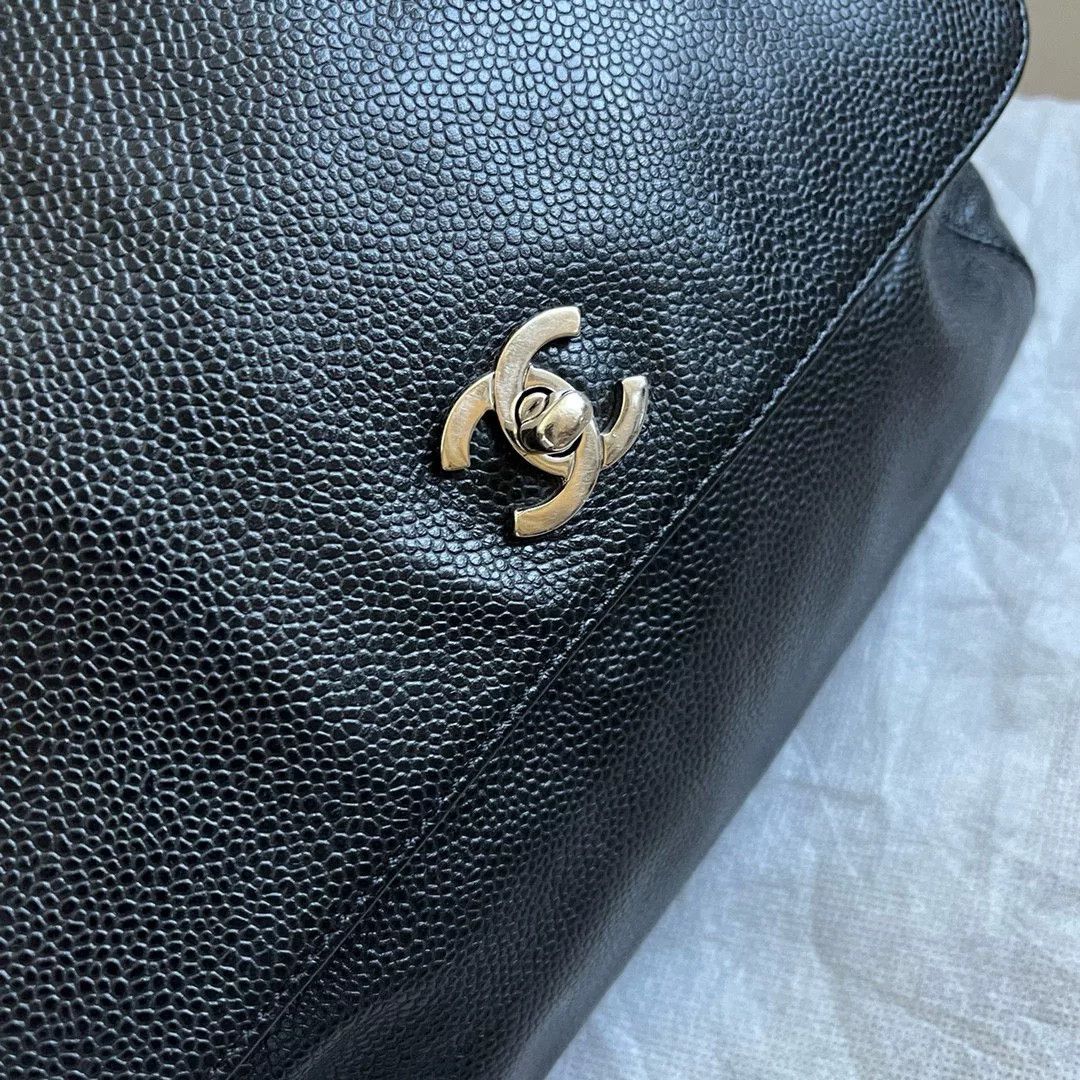 Chanel Pre-loved Bag Very good condition Size ONE SIZE - 2 Thumbnail