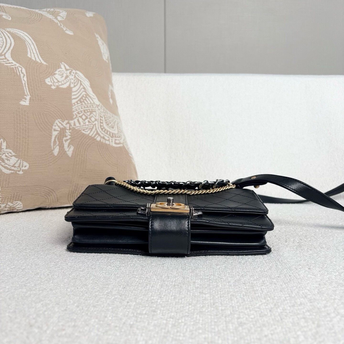 Chanel Pre-loved Bag Very good condition Size ONE SIZE - 5 Thumbnail