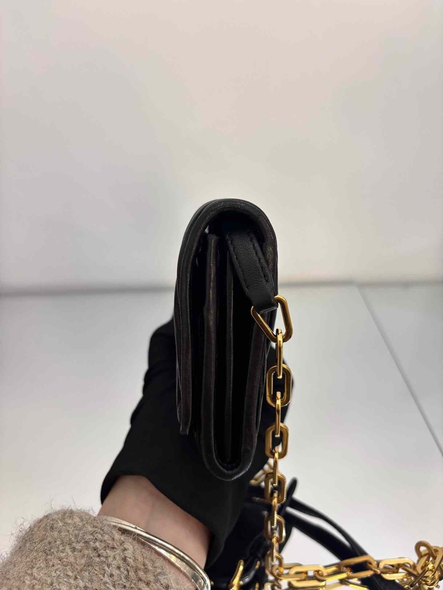 Miu Miu Pre-loved Bag Very good condition Size ONE SIZE - 4 Thumbnail