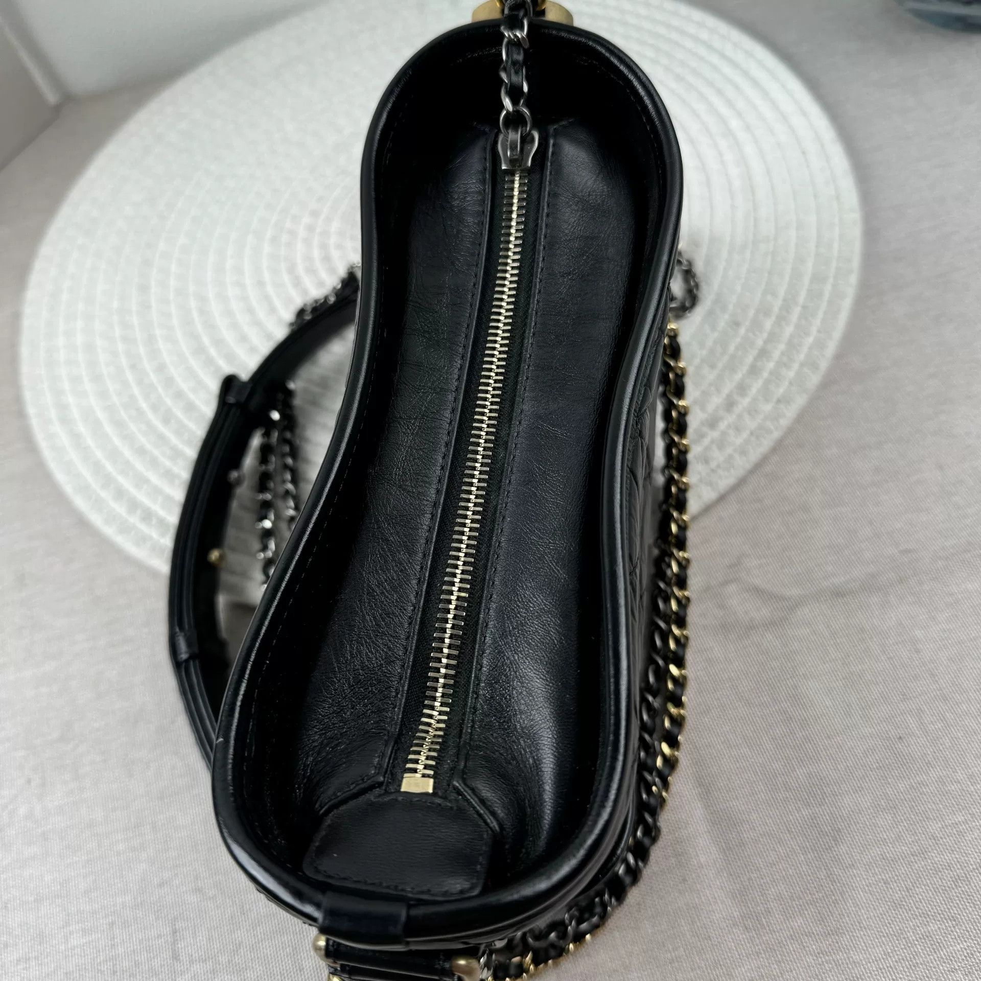 Chanel Pre-loved Bag Very good condition Size ONE SIZE - 5 Thumbnail
