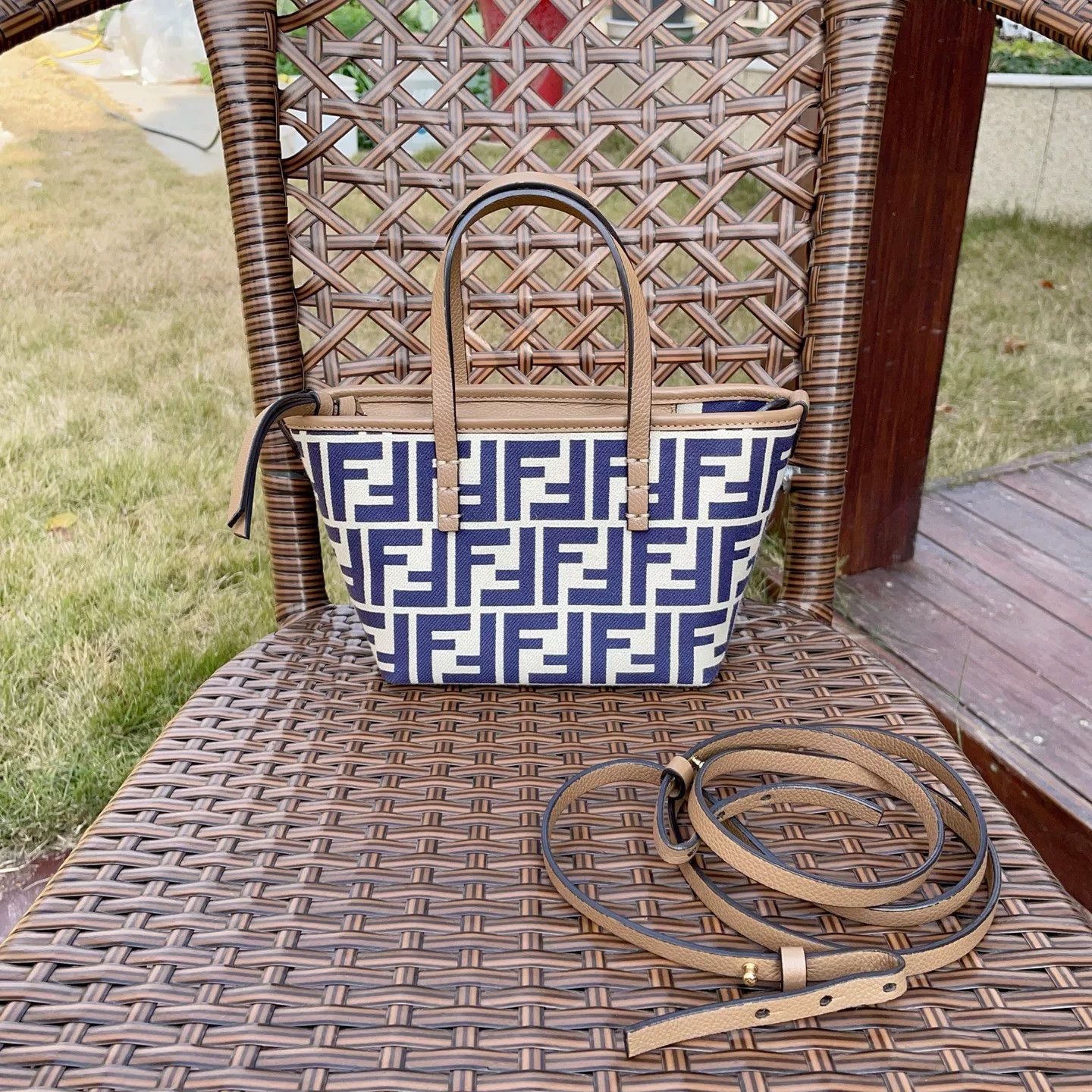 Fendi Pre-loved Bag Very good condition Size ONE SIZE - 2 Thumbnail