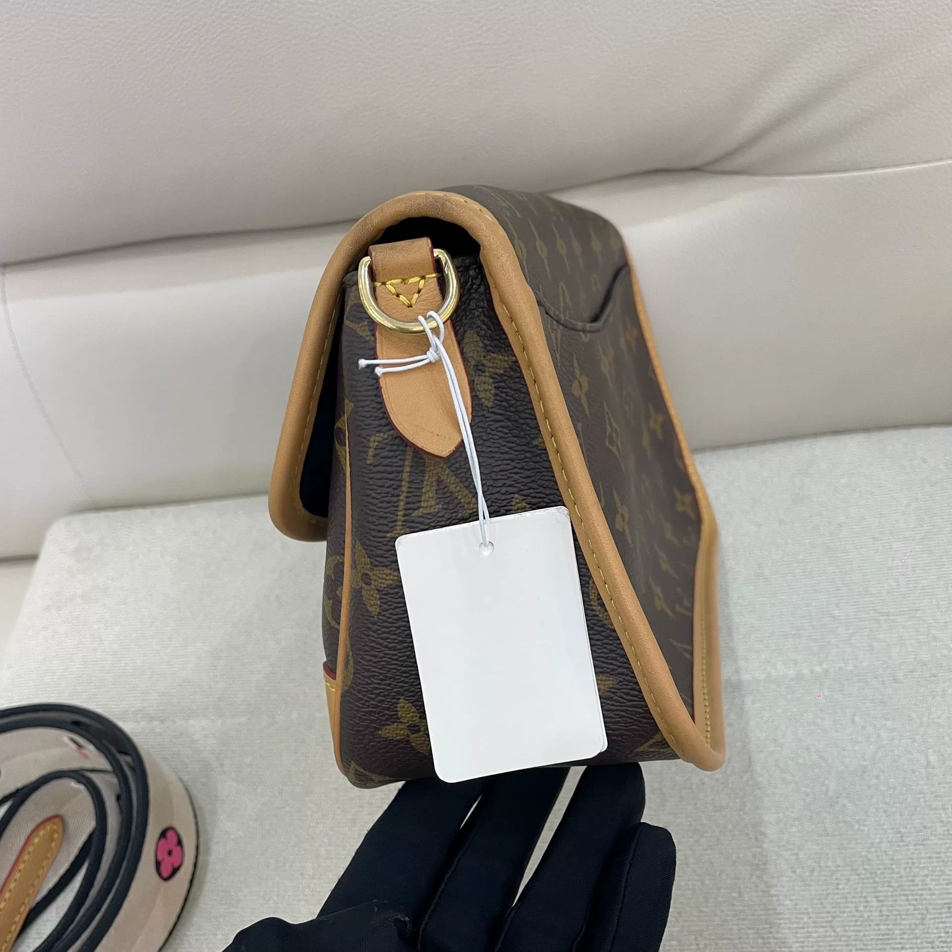 Louis Vuitton Pre-loved Bag Very good condition Size ONE SIZE - 4 Thumbnail