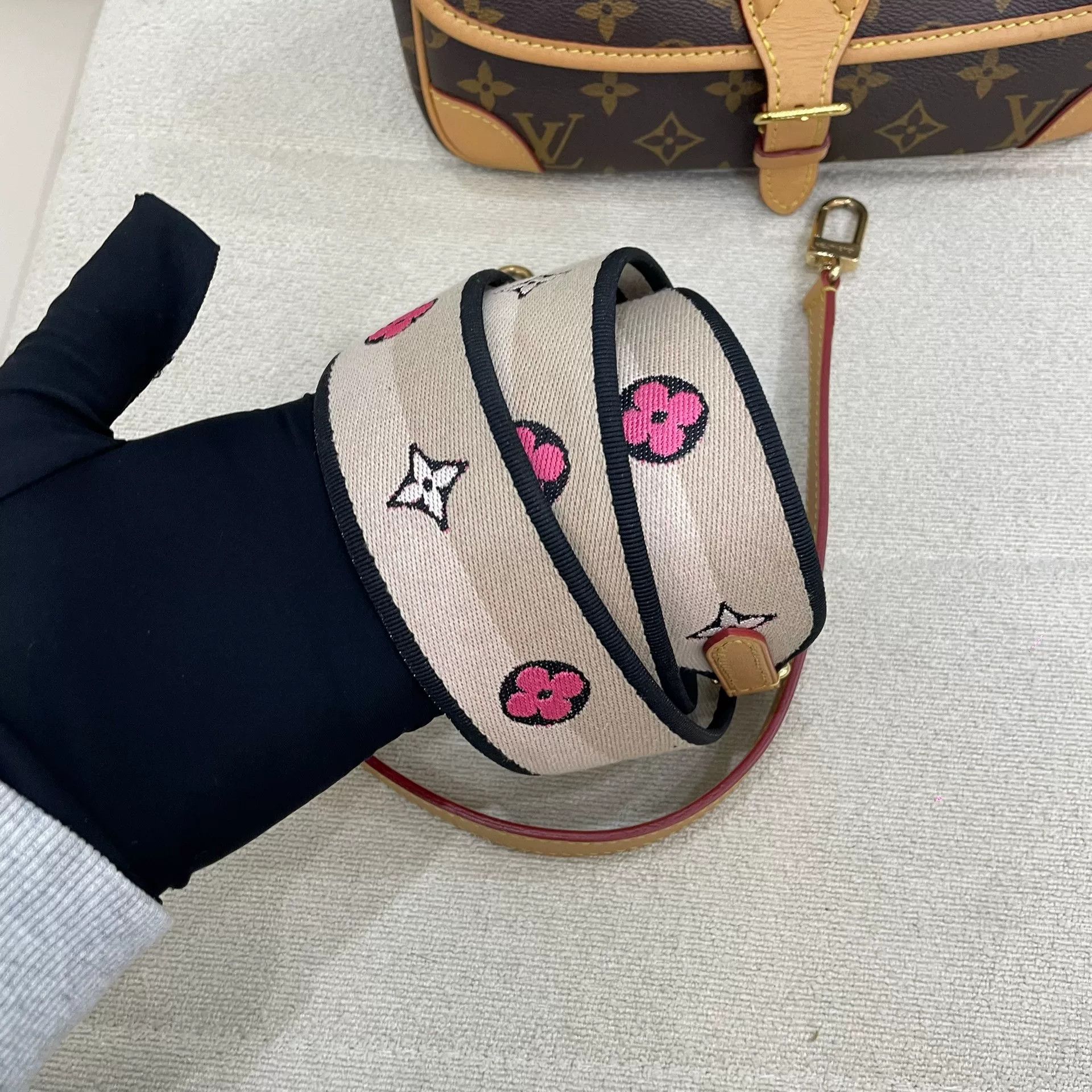 Louis Vuitton Pre-loved Bag Very good condition Size ONE SIZE - 2 Thumbnail