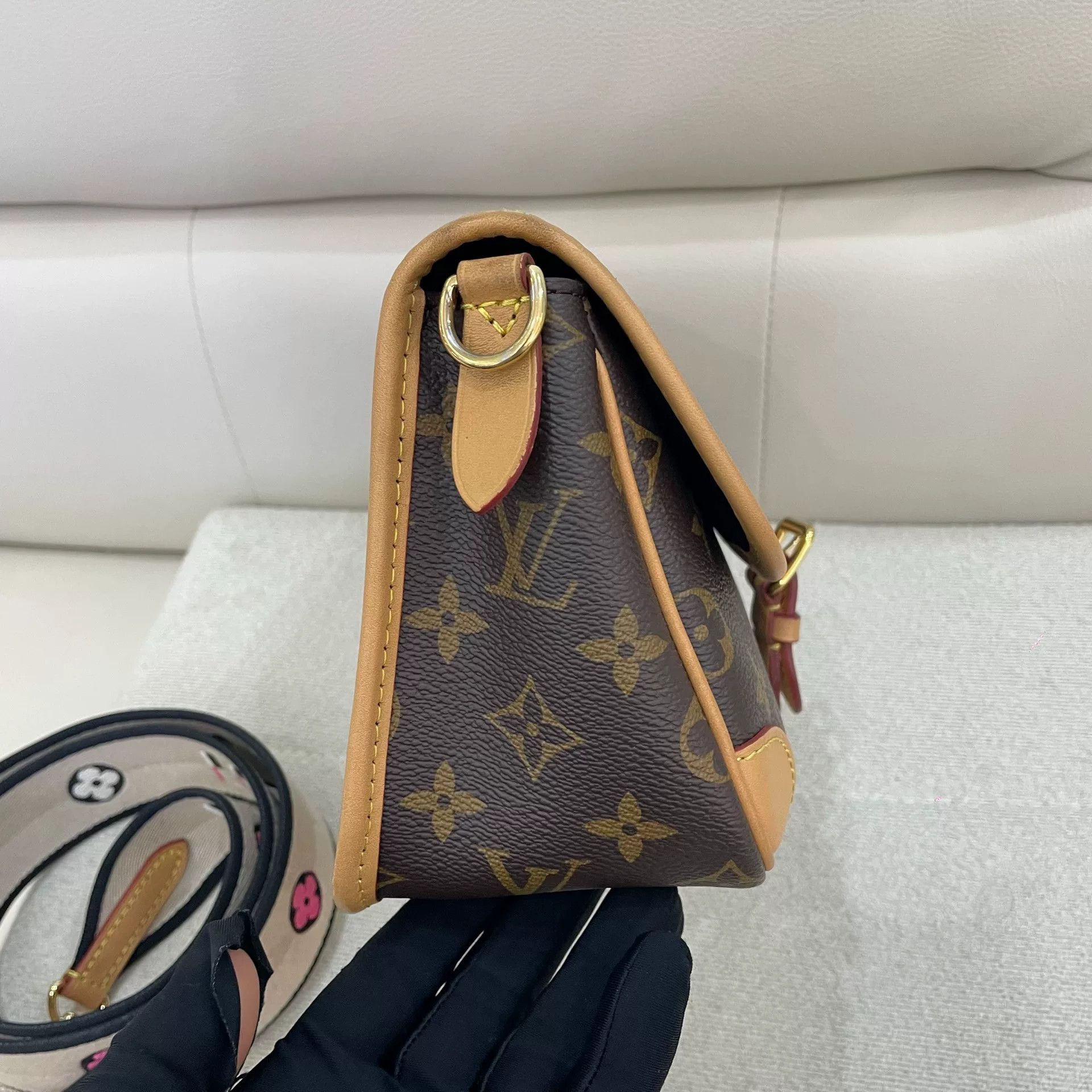 Louis Vuitton Pre-loved Bag Very good condition Size ONE SIZE - 3 Thumbnail