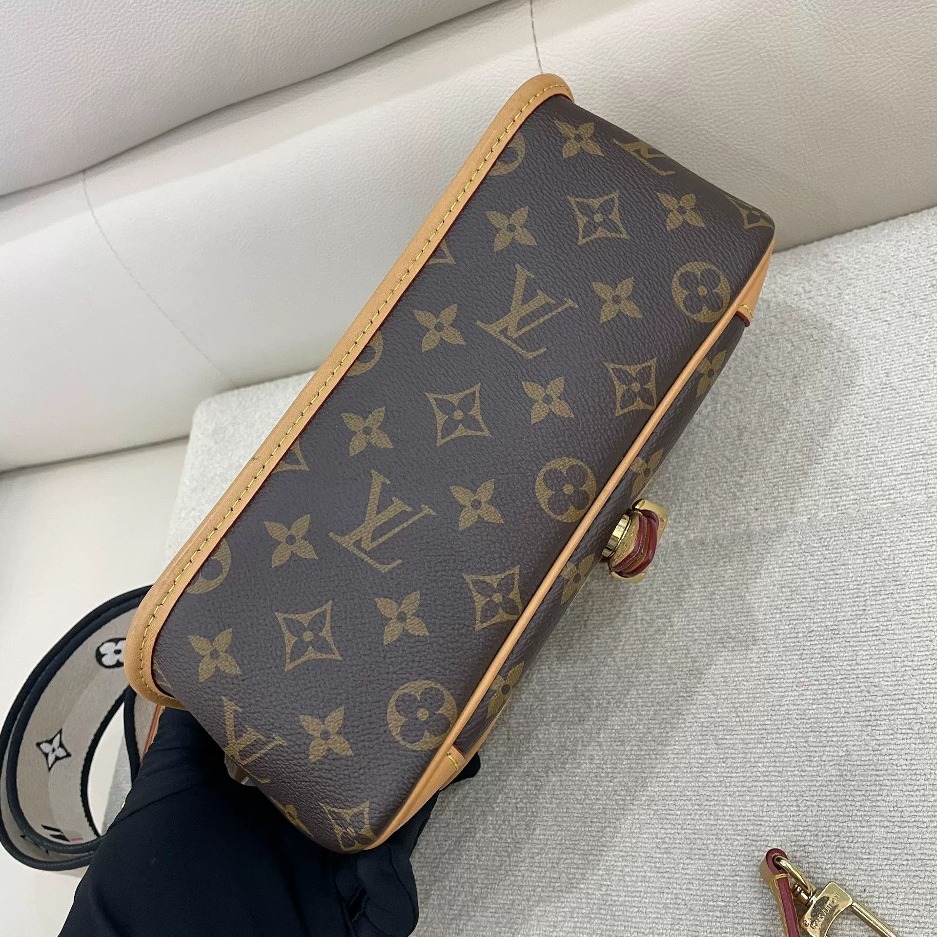 Louis Vuitton Pre-loved Bag Very good condition Size ONE SIZE - 6 Thumbnail