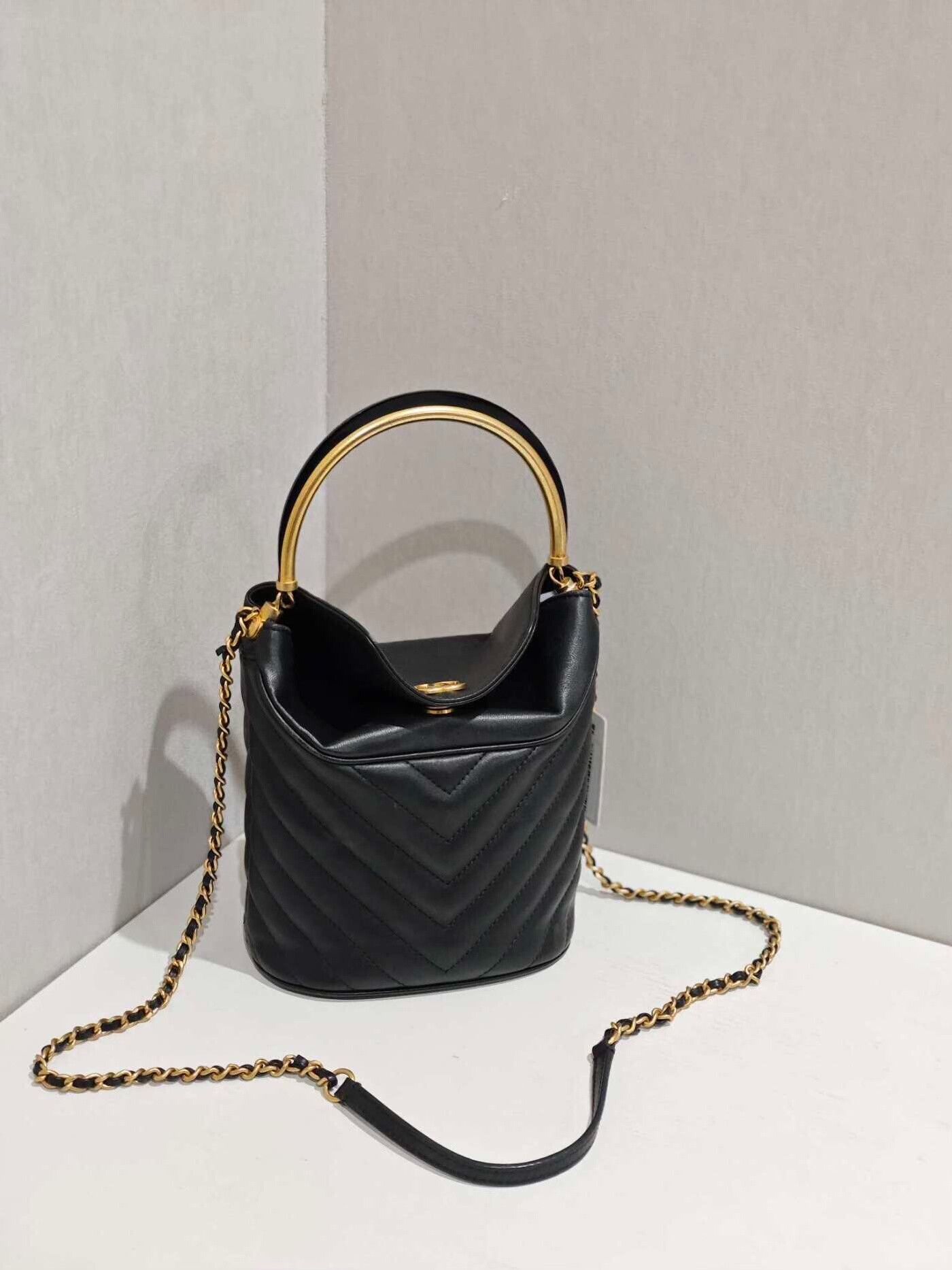 Chanel Pre-loved Bag Very good condition Size ONE SIZE - 2 Thumbnail
