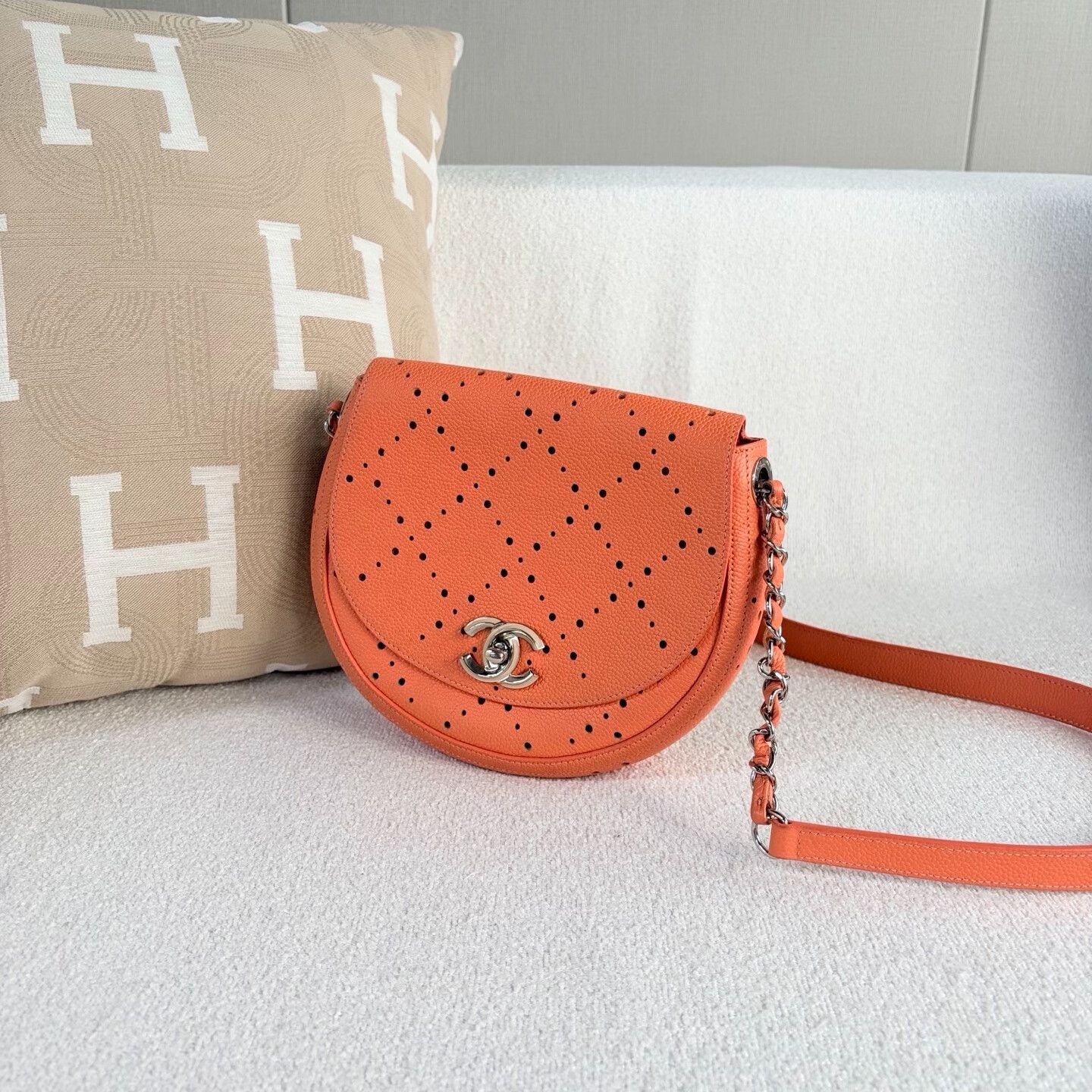 Chanel Pre-loved Bag Very good condition Size ONE SIZE - 4 Thumbnail
