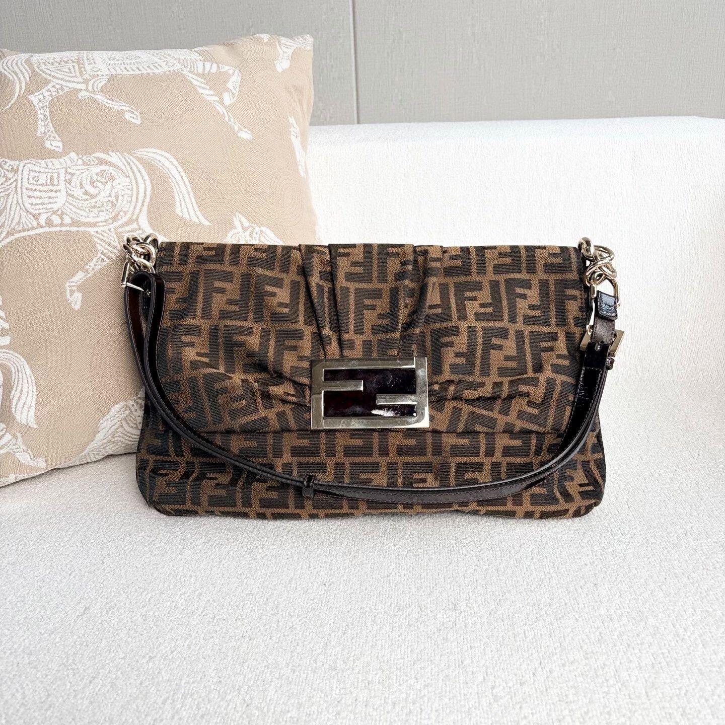 Fendi Pre-loved Bag Very good condition Size ONE SIZE - 2 Thumbnail