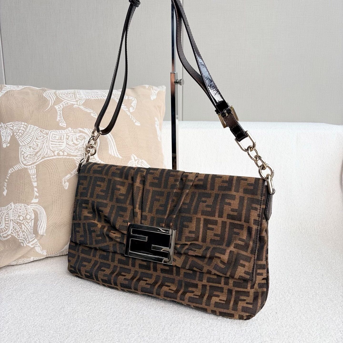 Fendi Pre-loved Bag Very good condition Size ONE SIZE - 4 Thumbnail