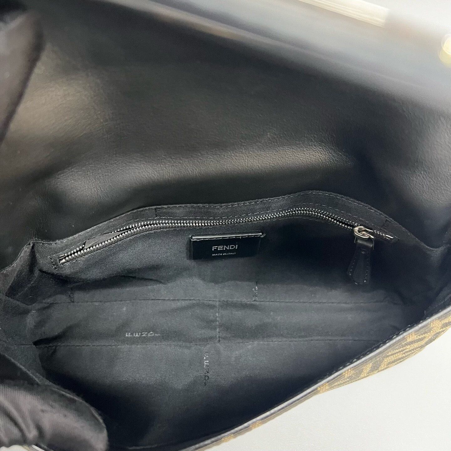 Fendi Pre-loved Bag Very good condition Size ONE SIZE - 9 Thumbnail