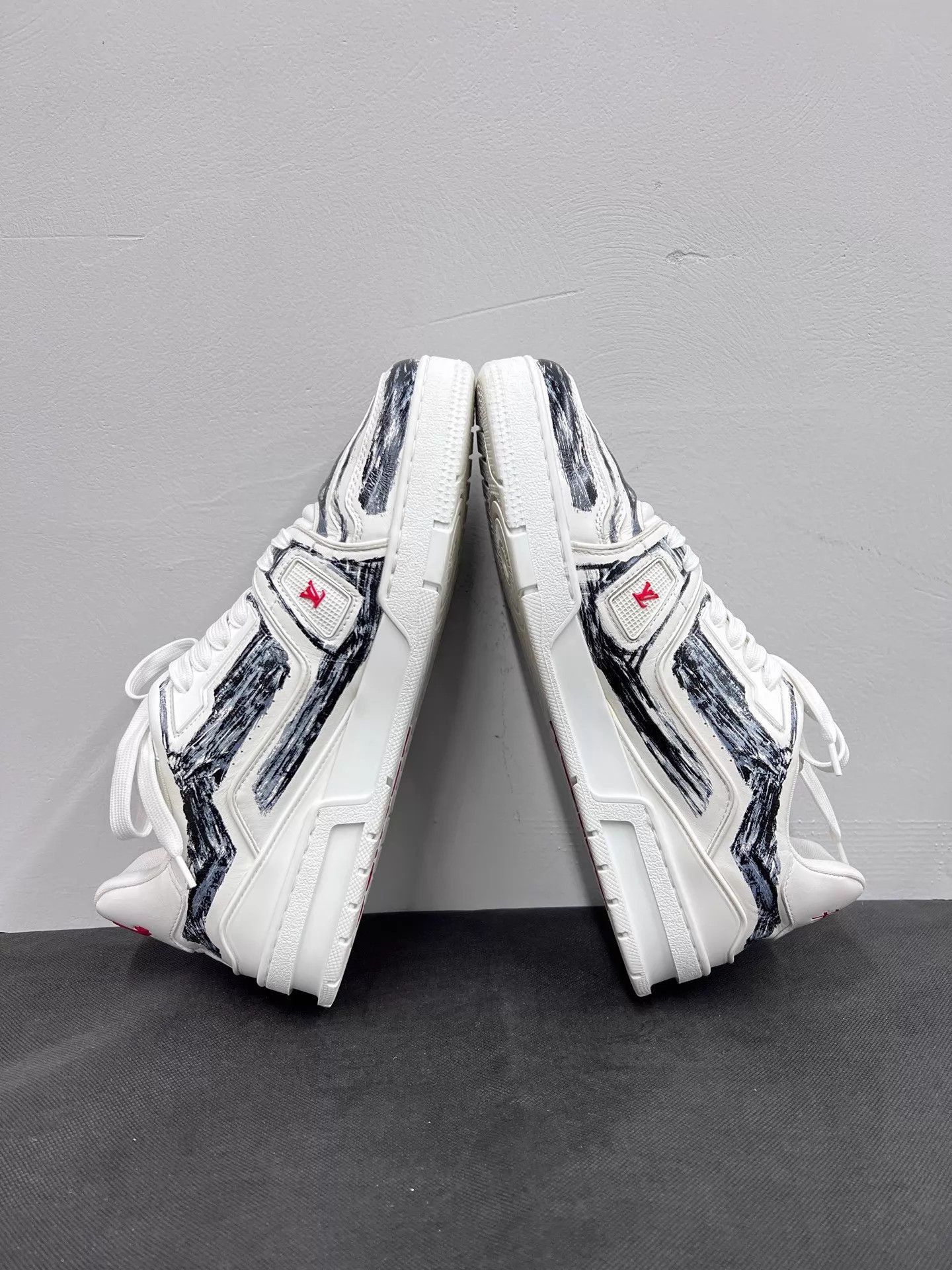 Louis Vuitton Multi Color Low Top Sneakers Size 10.5 Size US 10.5 / EU 43-44 - 5 Thumbnail
