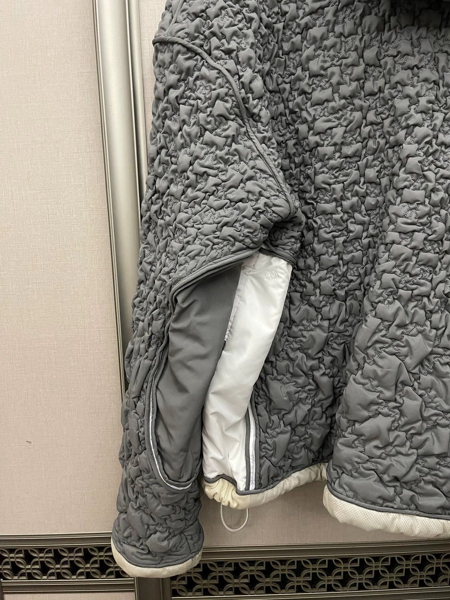Kusikohc Gray Textured Hooded Jacket with Contrast Panels Size US XL / EU 56 / 4 - 5 Thumbnail