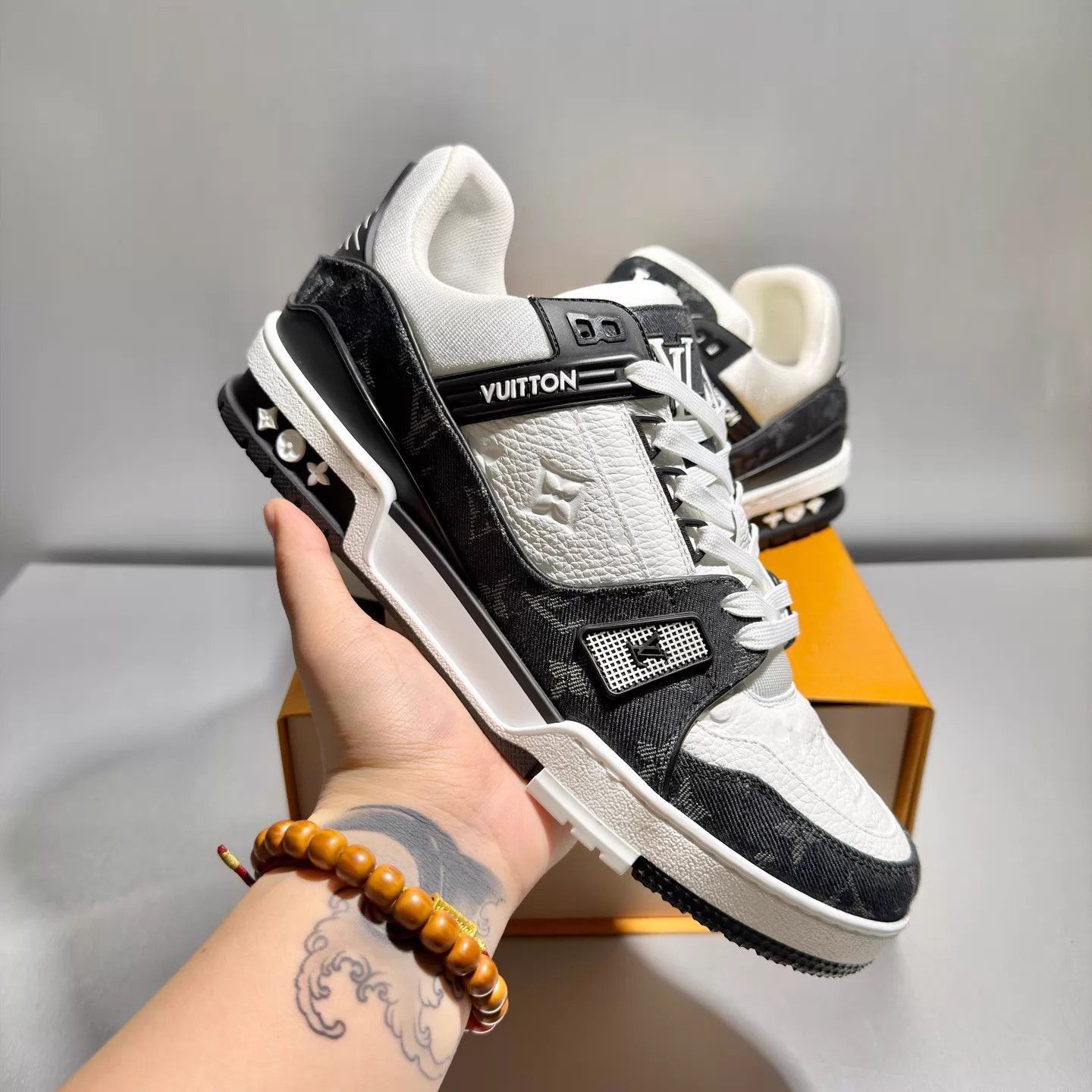 Louis Vuitton Multi Color Lowtop Sneakers Size 9 Size US 9 / EU 42 - 9 Thumbnail