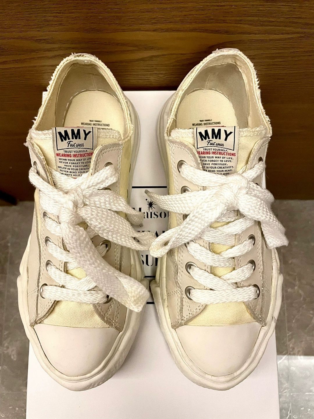 Maison MIHARA YASUHIRO Beige Low-Top Canvas Sneakers Size 8 Size US 8 / EU 41 - 4 Thumbnail