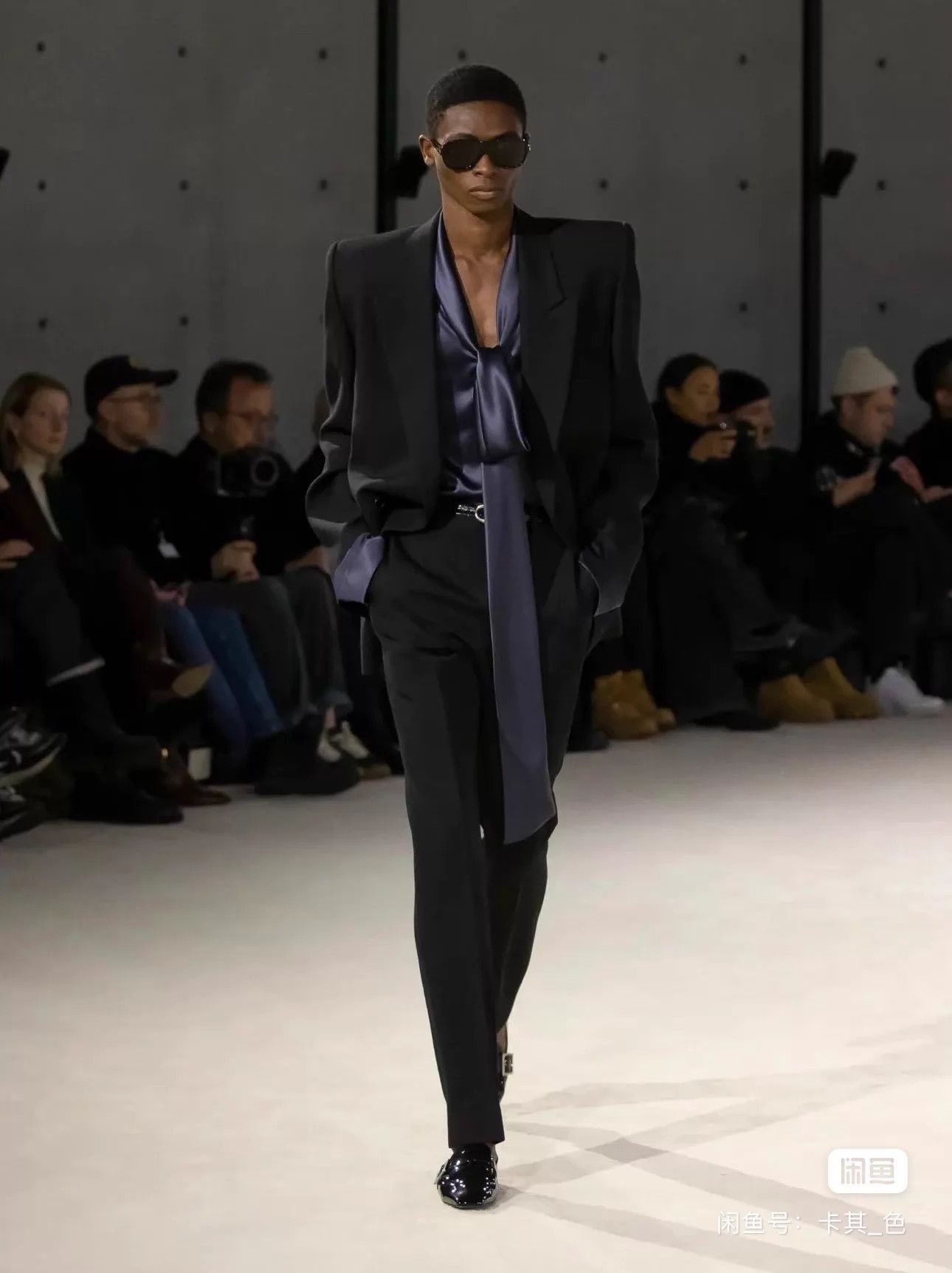 Saint Laurent Paris Blue Satin Bow-Front Long Sleeve Blouse Size US S / EU 44-46 / 1 - 3 Thumbnail