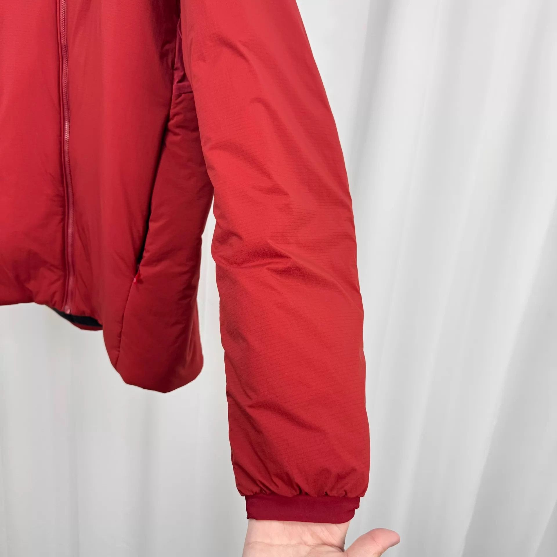 Arc'teryx Red Hooded Puffer Jacket Size L Size US L / EU 52-54 / 3 - 4 Thumbnail