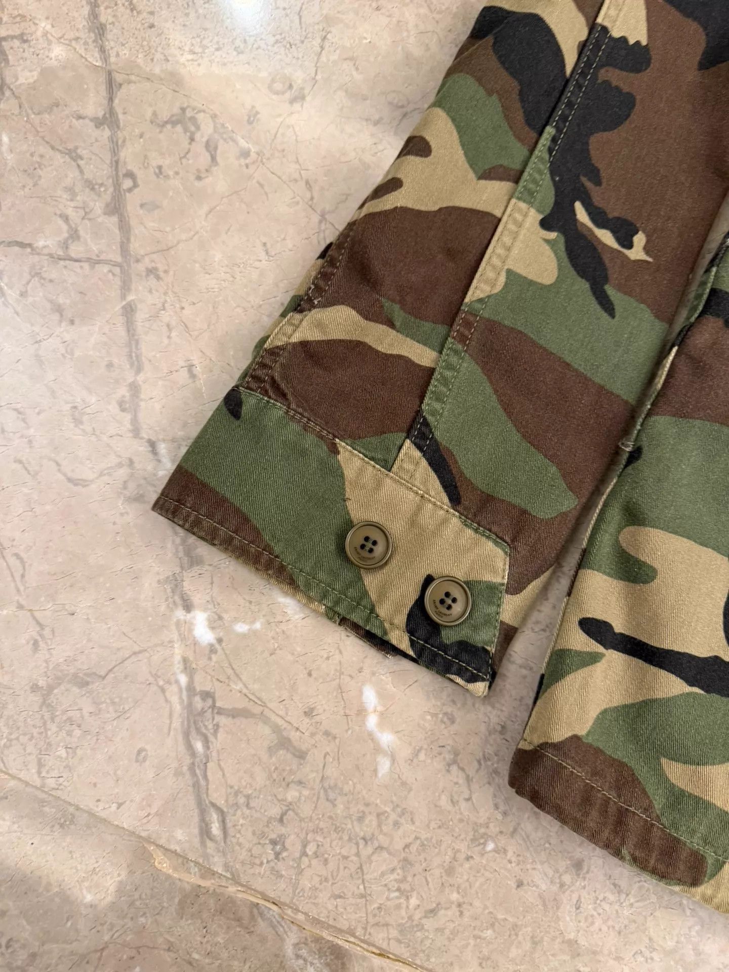 Saint Laurent Paris Camouflage Jacket with 'LOVE' Embroidered Back Patch Size US S / EU 44-46 / 1 - 7 Thumbnail